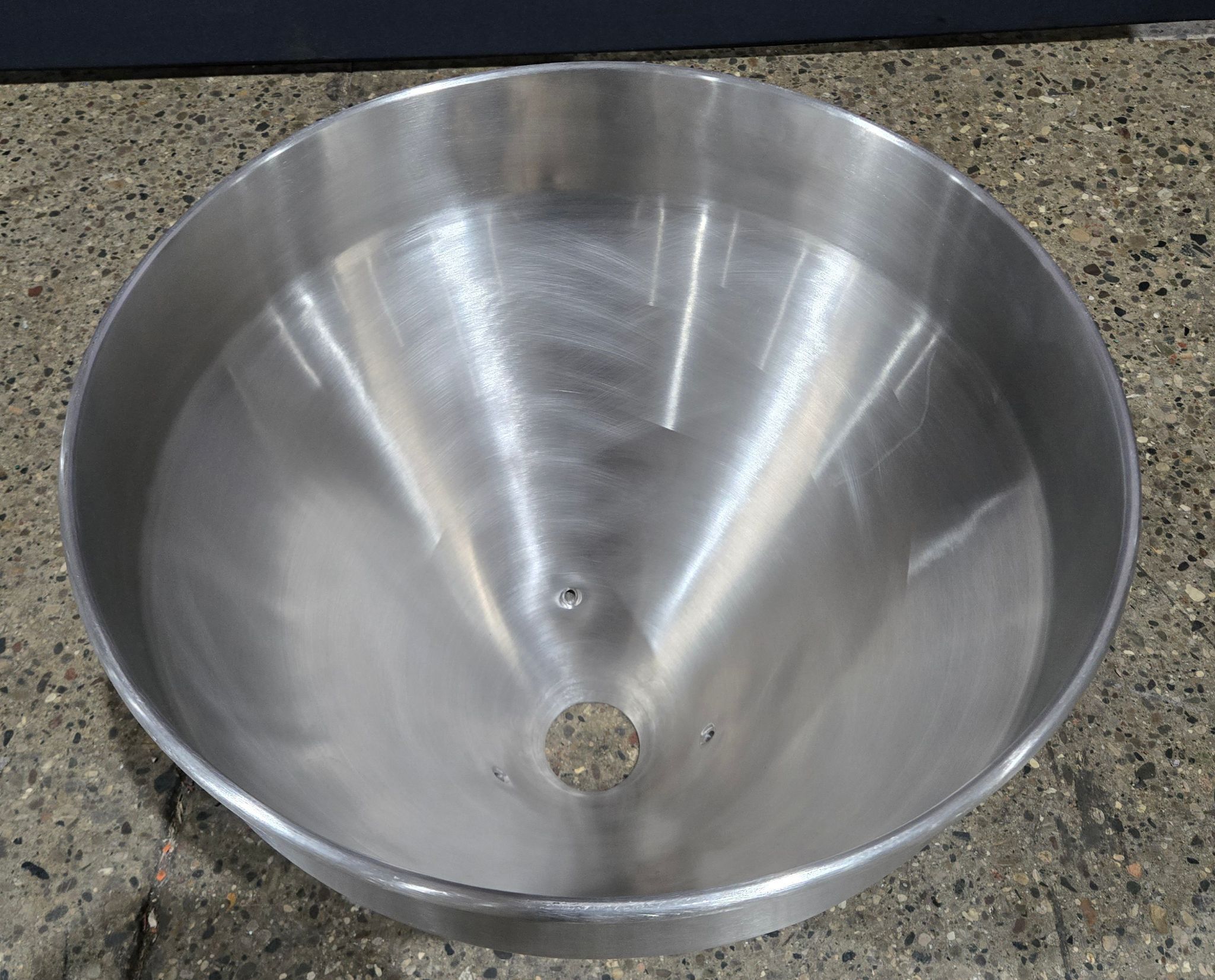 STAINLESS STEEL AERATION FUNNEL 22IN INLET 3.25IN OUTLET USED 4
