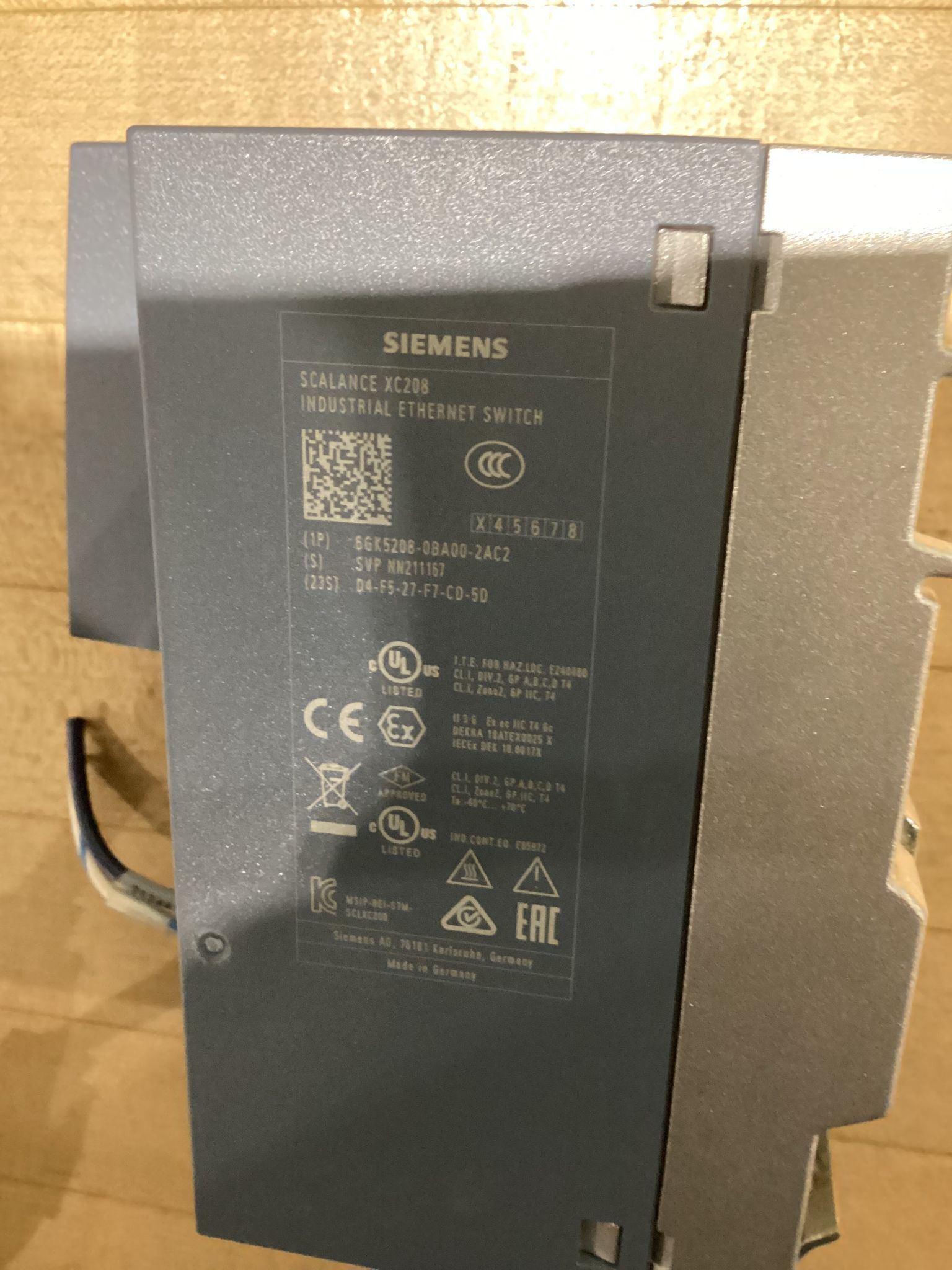 SIEMENS 6GK5208-0BA00-2AC2 SCALANCE XR-300 8-PORT GIGABIT SWITCH – USED 0