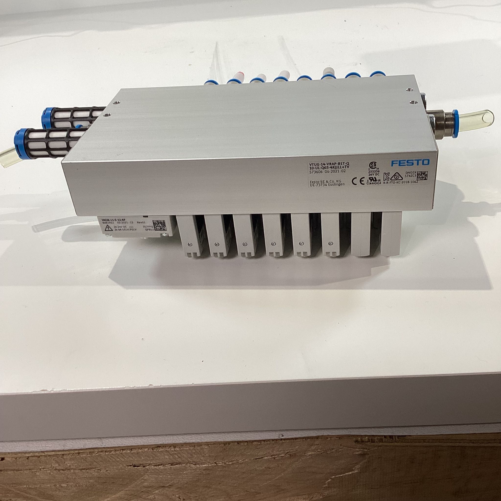 FESTO VTUG-14-VRAP-B1T-Q10-UL-Q65-4KJJLL+TV VALVE USED 1