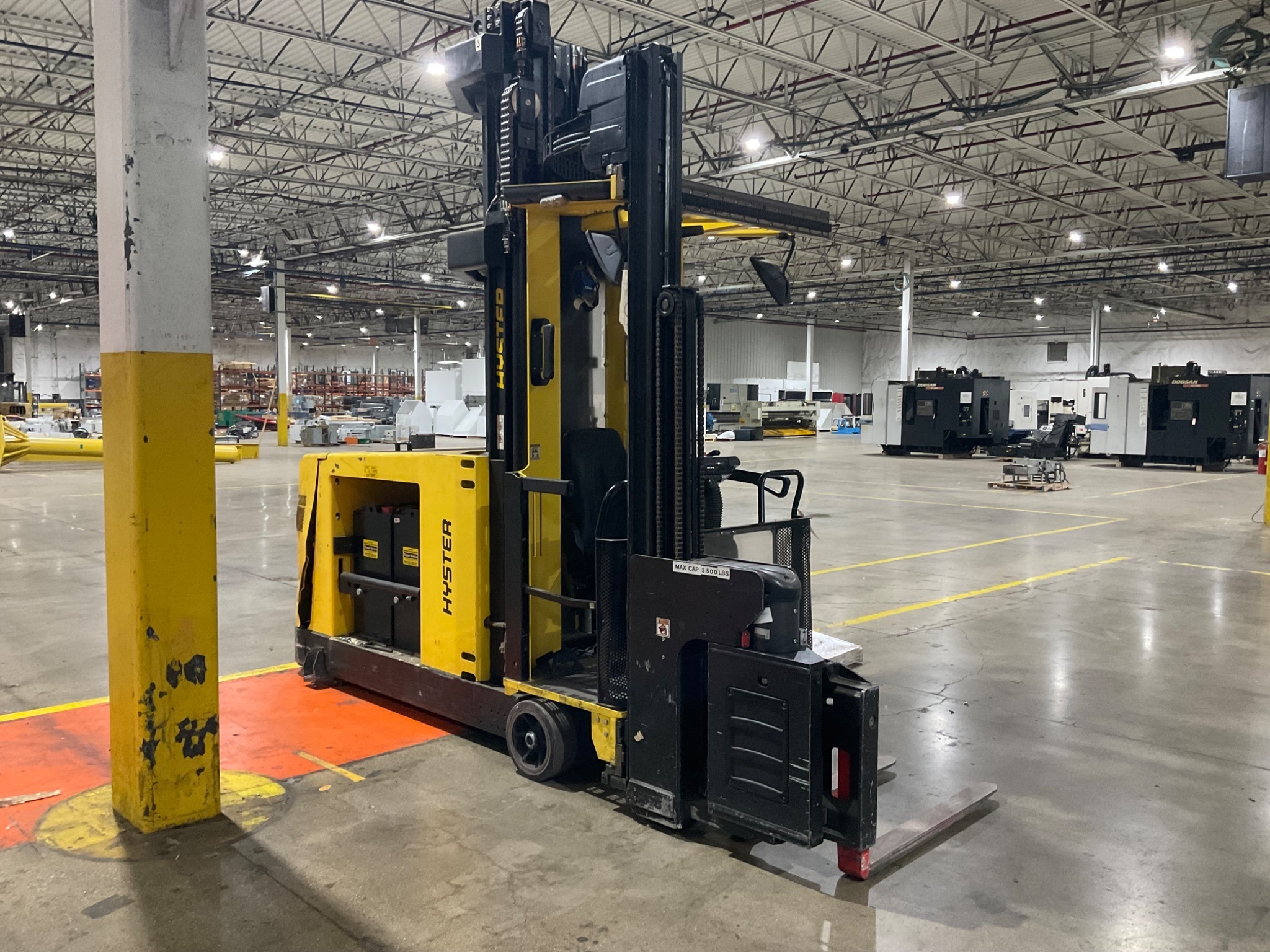 HYSTER V35ZMU TURRET TRUCK 3,500LB CAPACITY USED 12