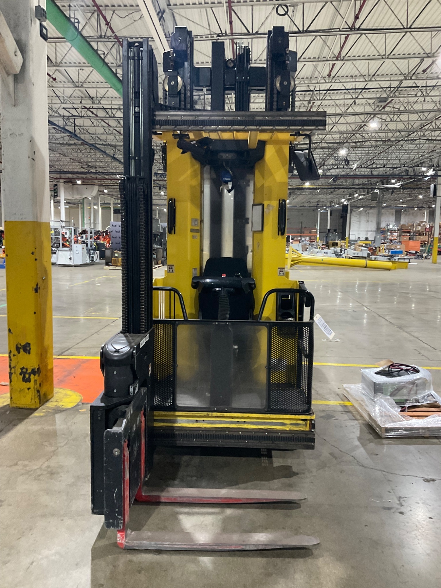 HYSTER V35ZMU TURRET TRUCK 3,500LB CAPACITY USED 10