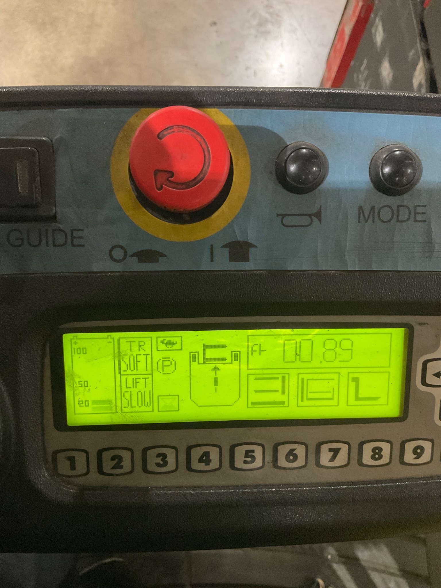 HYSTER V35ZMU TURRET TRUCK 3,500LB CAPACITY USED 7