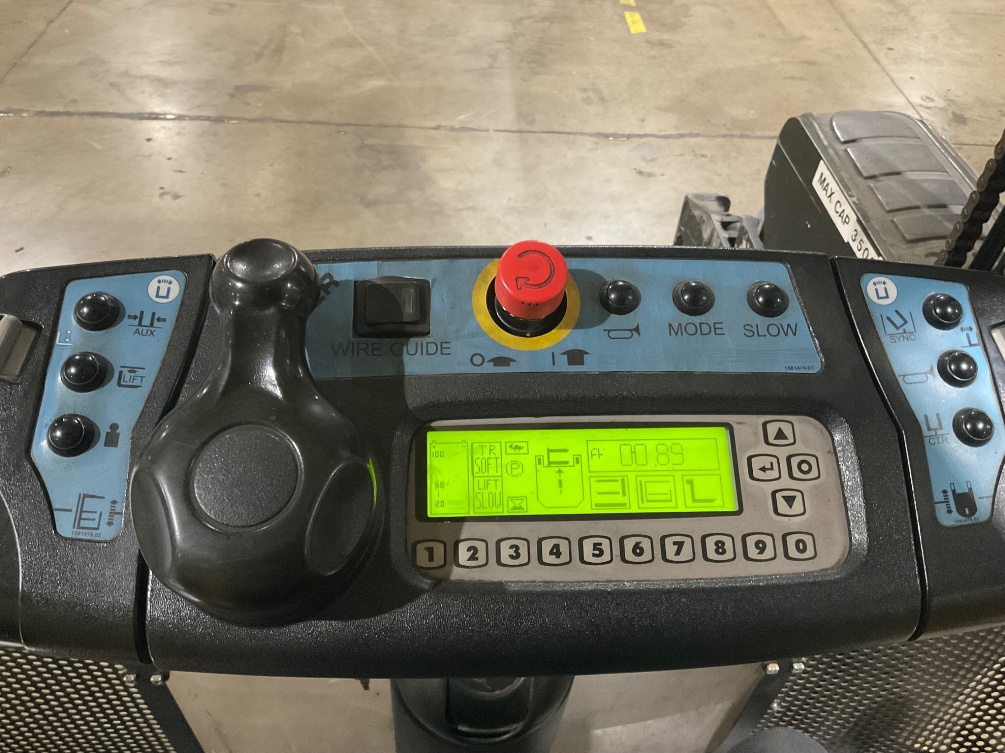 HYSTER V35ZMU TURRET TRUCK 3,500LB CAPACITY USED 8