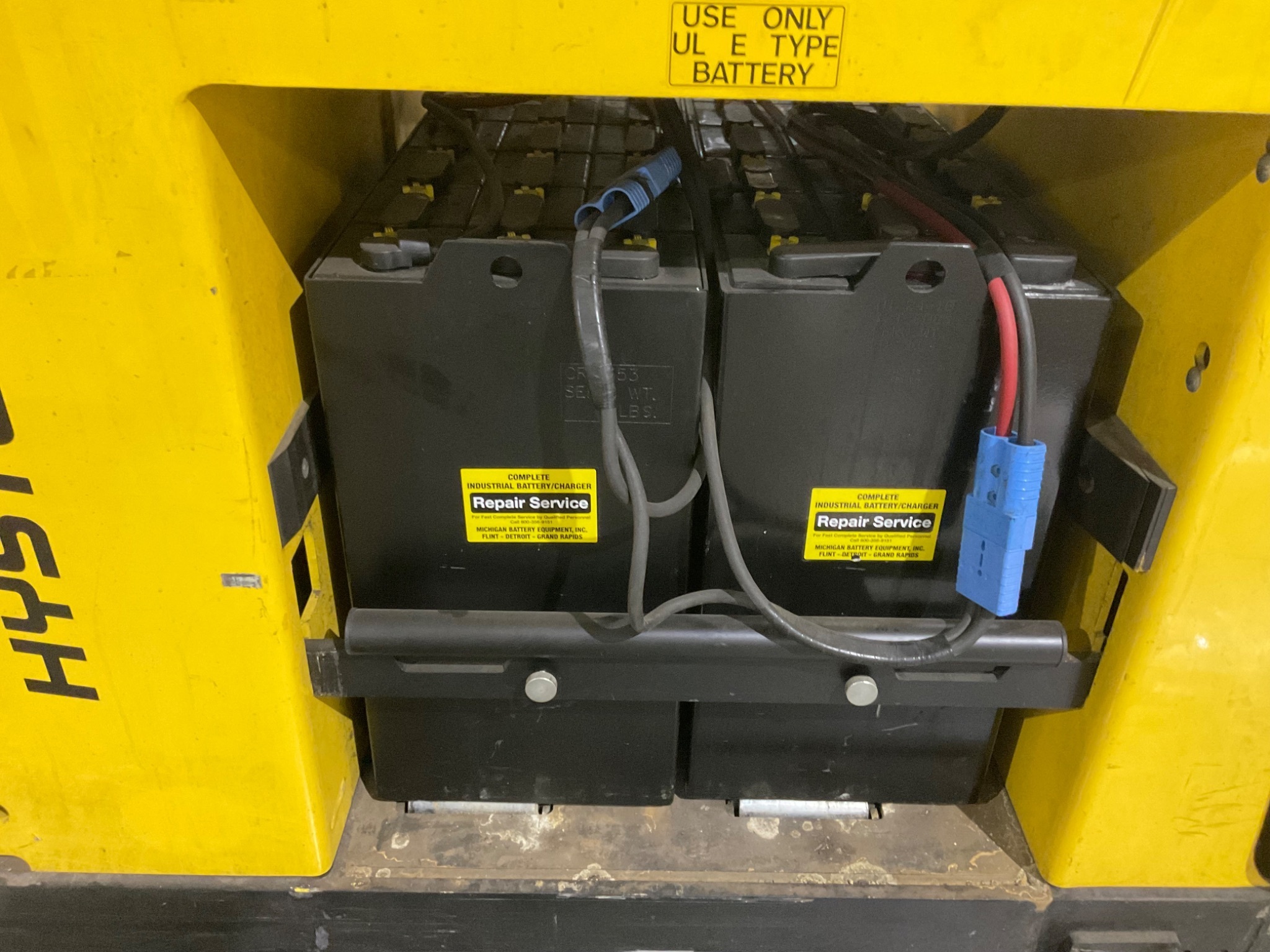 HYSTER V35ZMU TURRET TRUCK 3,500LB CAPACITY USED 4