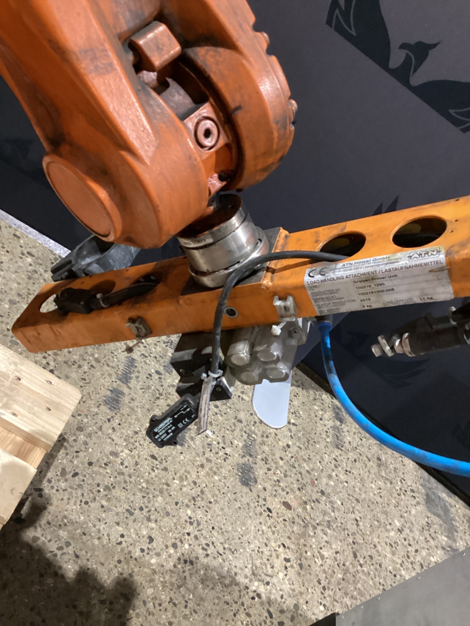 ABB IRB 2600 M2004 Robot w/ IRC5 Controls, Missing Cable Set USED 2