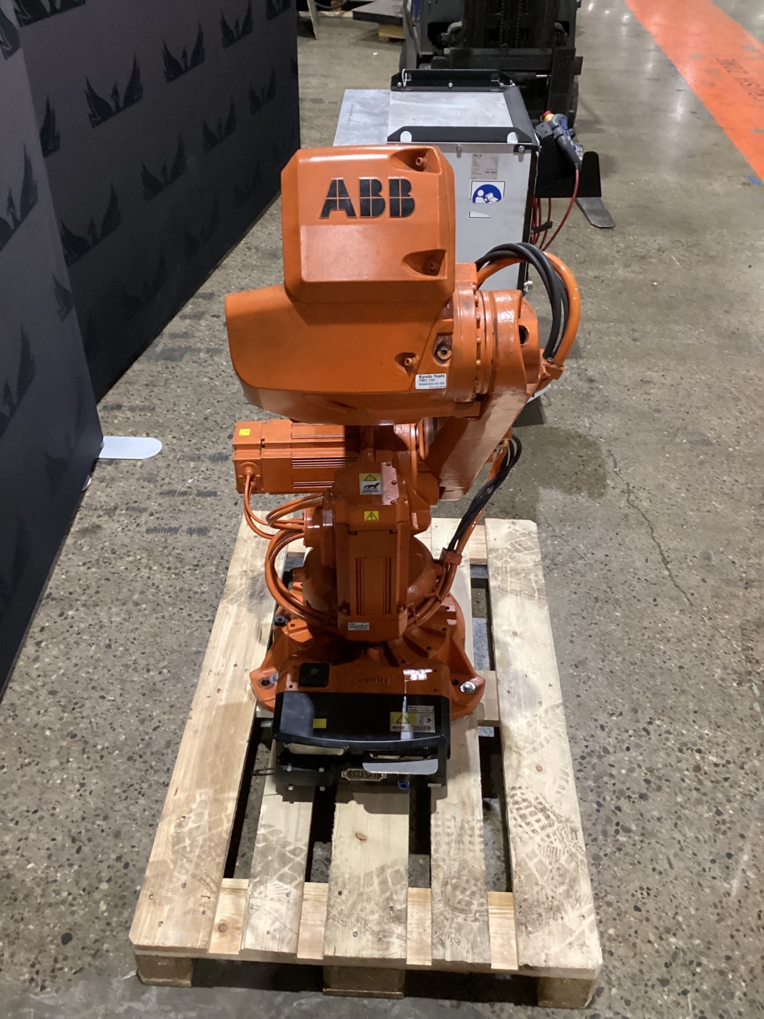 ABB IRB 2600 M2004 Robot w/ IRC5 Controls, Missing Cable Set USED 6