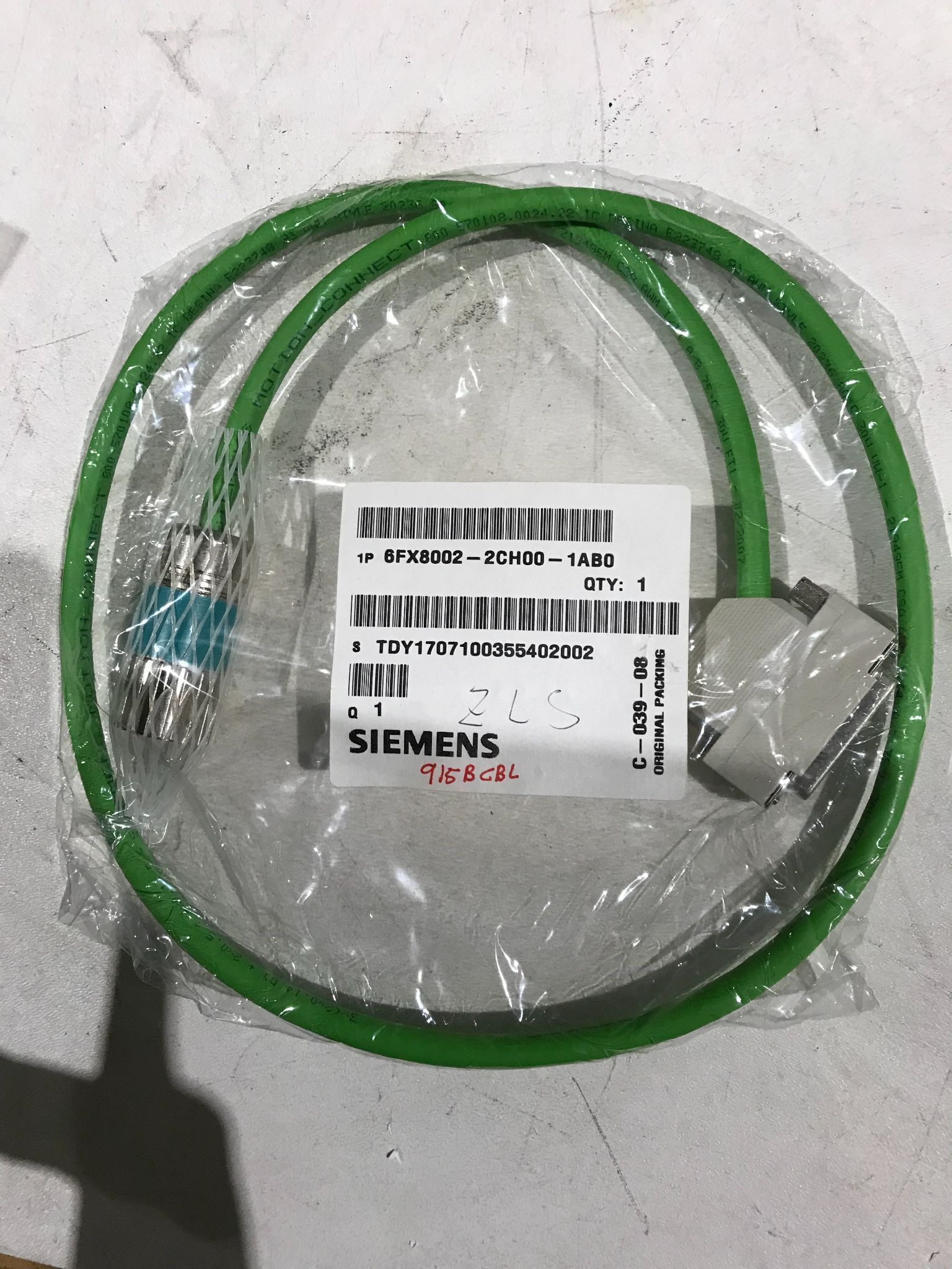 SIEMENS 6FX8002-2CH00-1ABO CABLES NEW 0