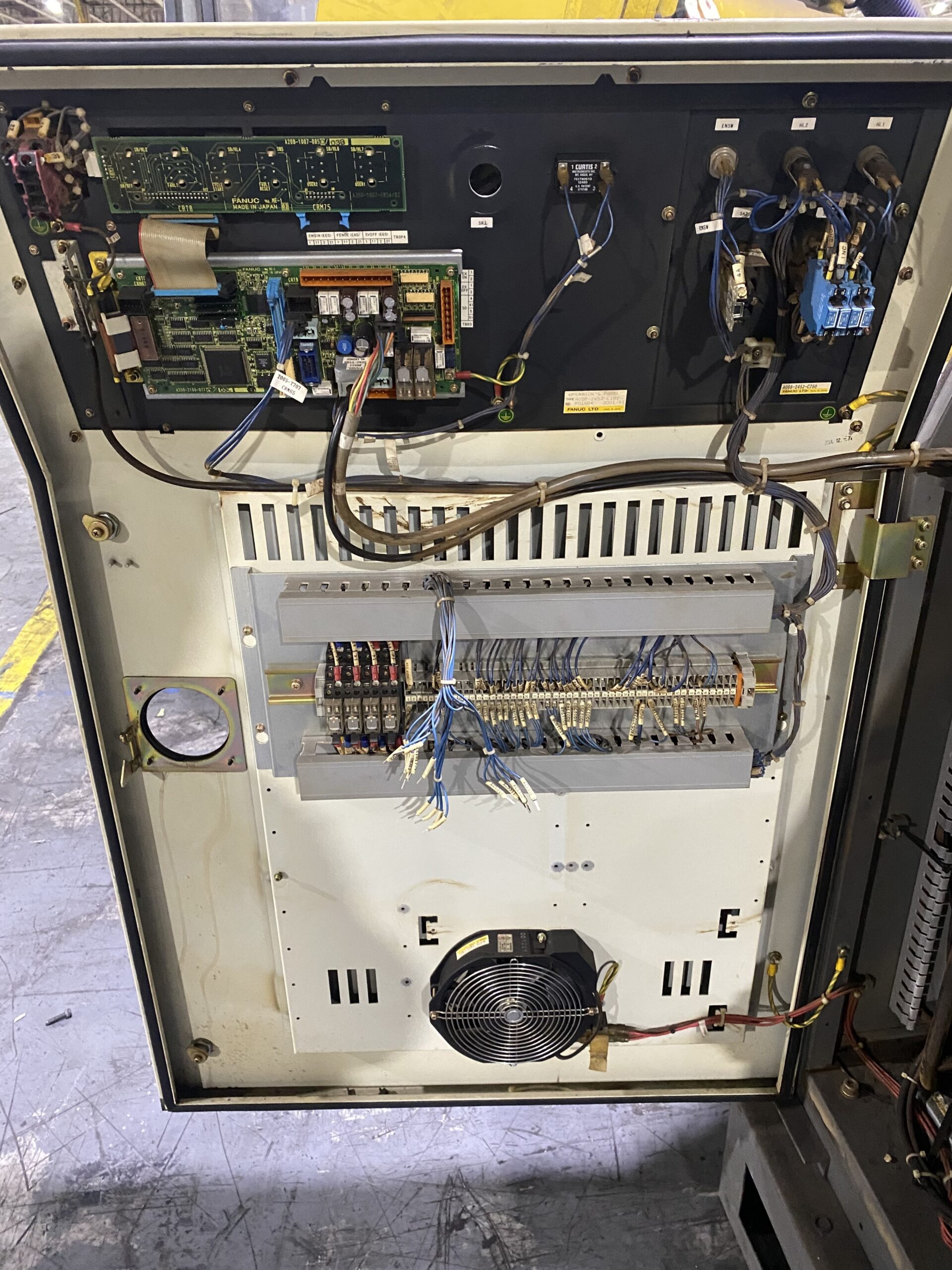 FANUC - R-2000iA/125L w/ R-J3iB Controls USED 7