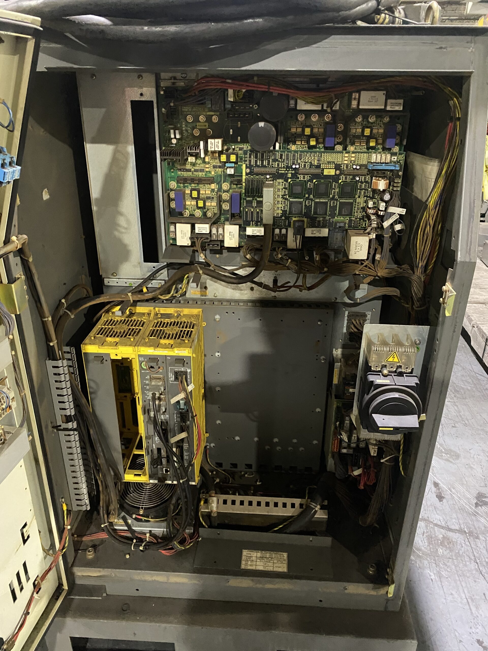 FANUC - R-2000iA/125L w/ R-J3iB Controls USED 8