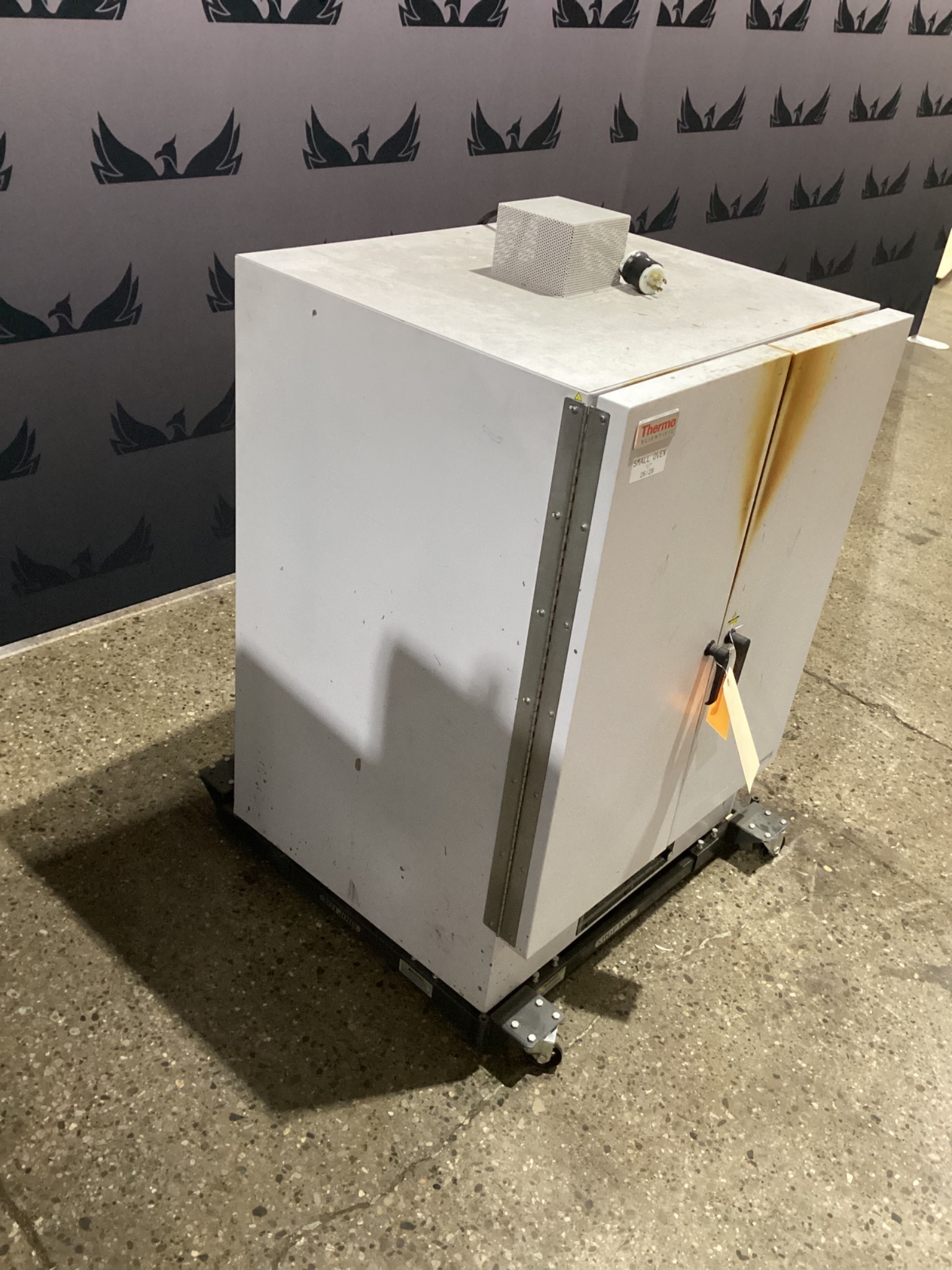 THERMO SCIENTIFIC OV116850 SMALL INDUSTRIAL RESIN OVEN USED 2