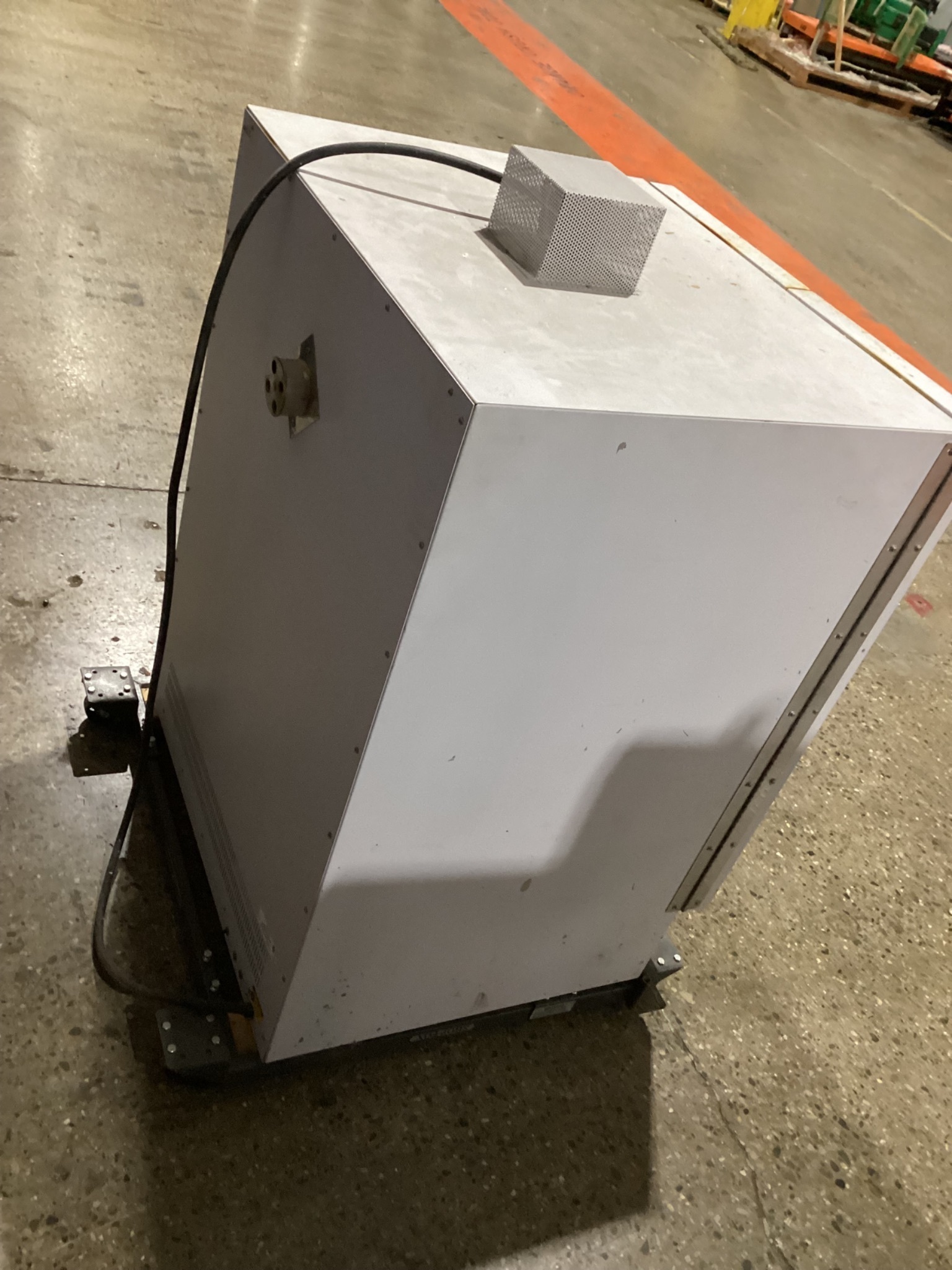 THERMO SCIENTIFIC OV116850 SMALL INDUSTRIAL RESIN OVEN USED 3
