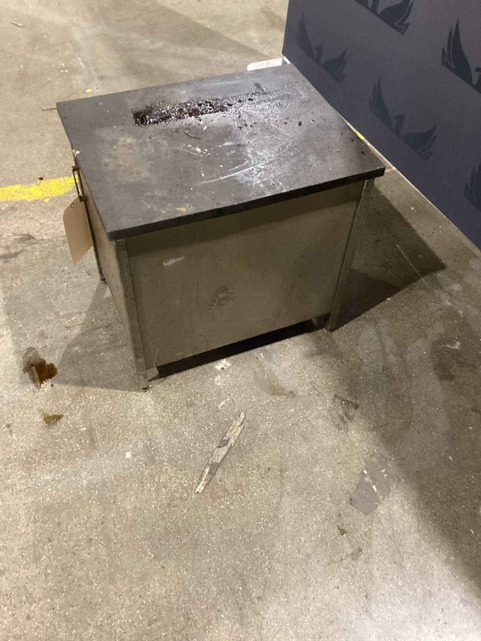 UNKNOWN SMALL STORAGE CABINET FULL WITH TOOLS USED 3