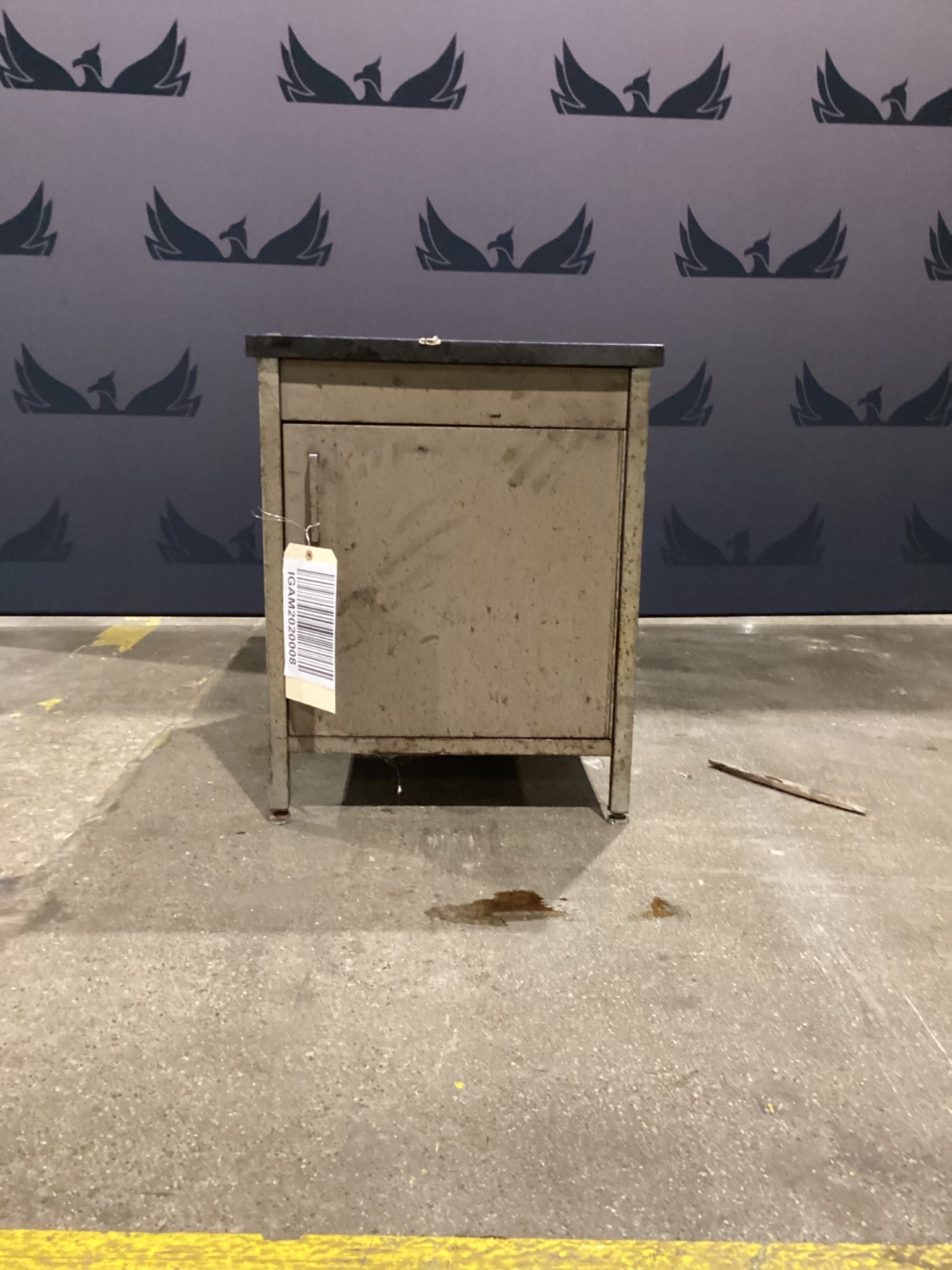 UNKNOWN SMALL STORAGE CABINET FULL WITH TOOLS USED 0