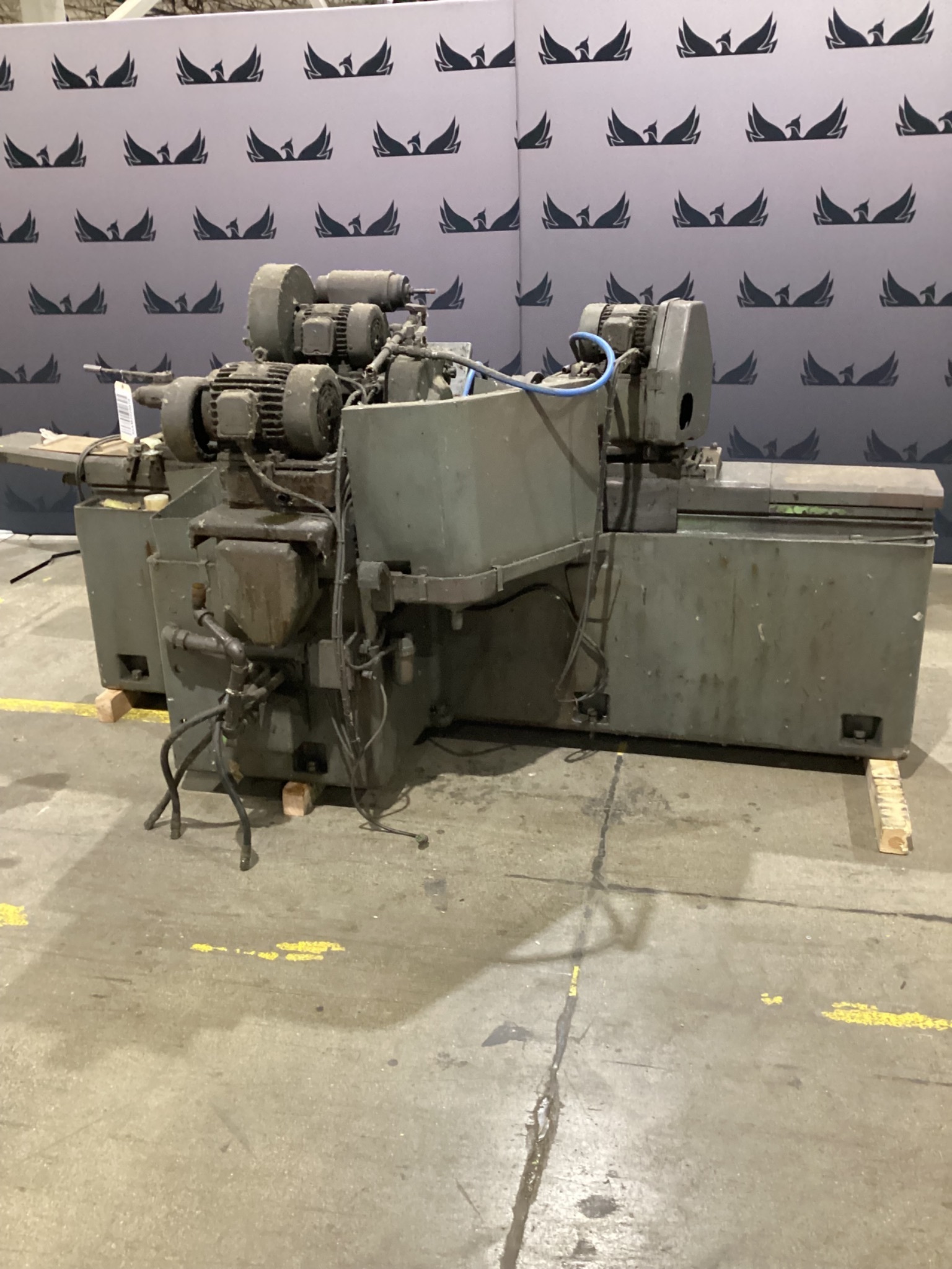 YANG IRON YAM-GU27-100H CYLINDRICAL GRINDER USED 0