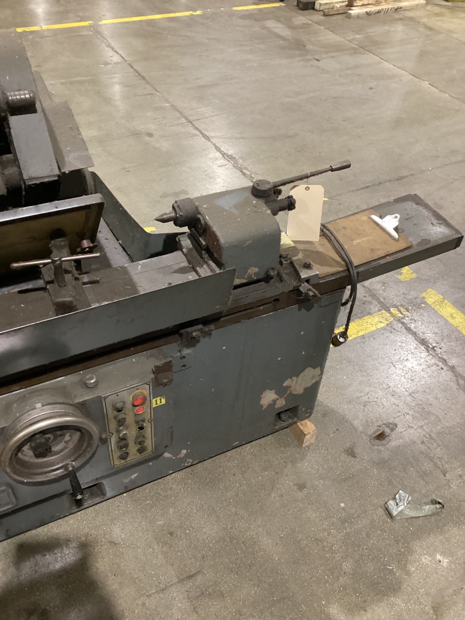 YANG IRON YAM-GU27-100H CYLINDRICAL GRINDER USED 5