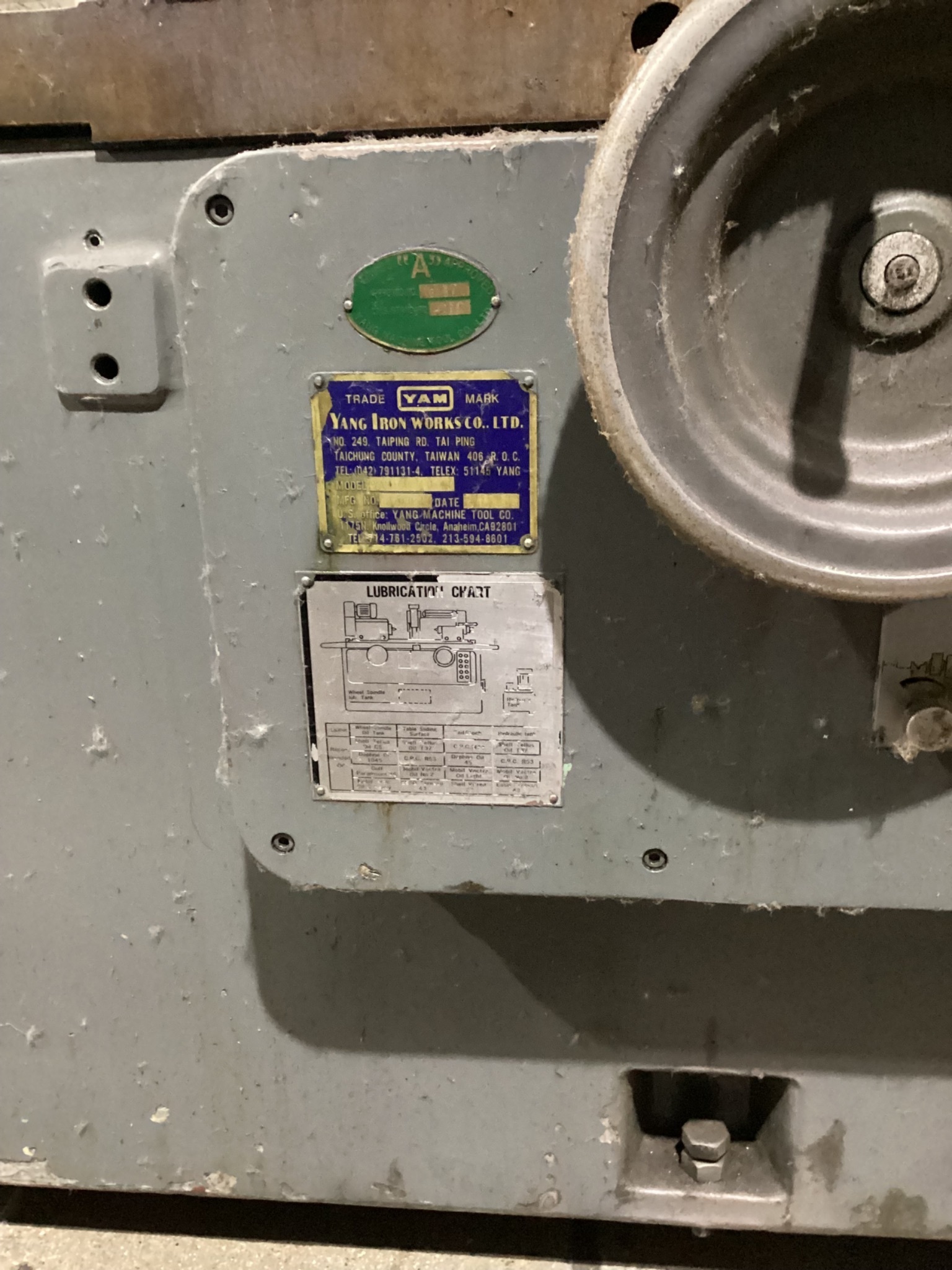 YANG IRON YAM-GU27-100H CYLINDRICAL GRINDER USED 6