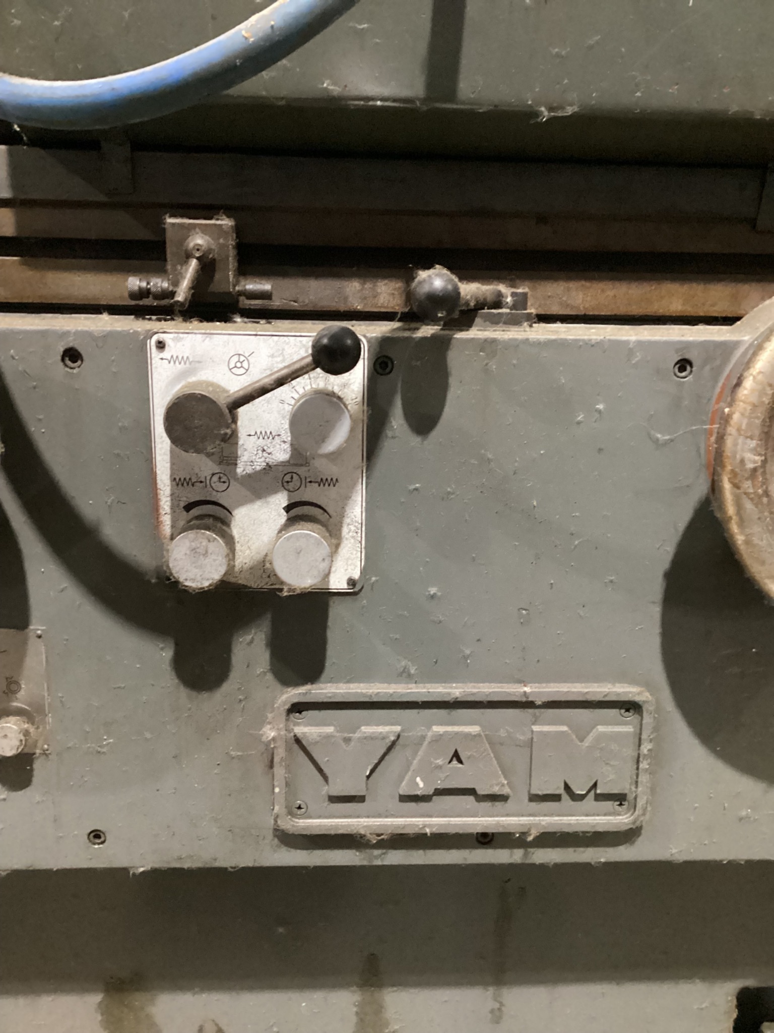YANG IRON YAM-GU27-100H CYLINDRICAL GRINDER USED 7