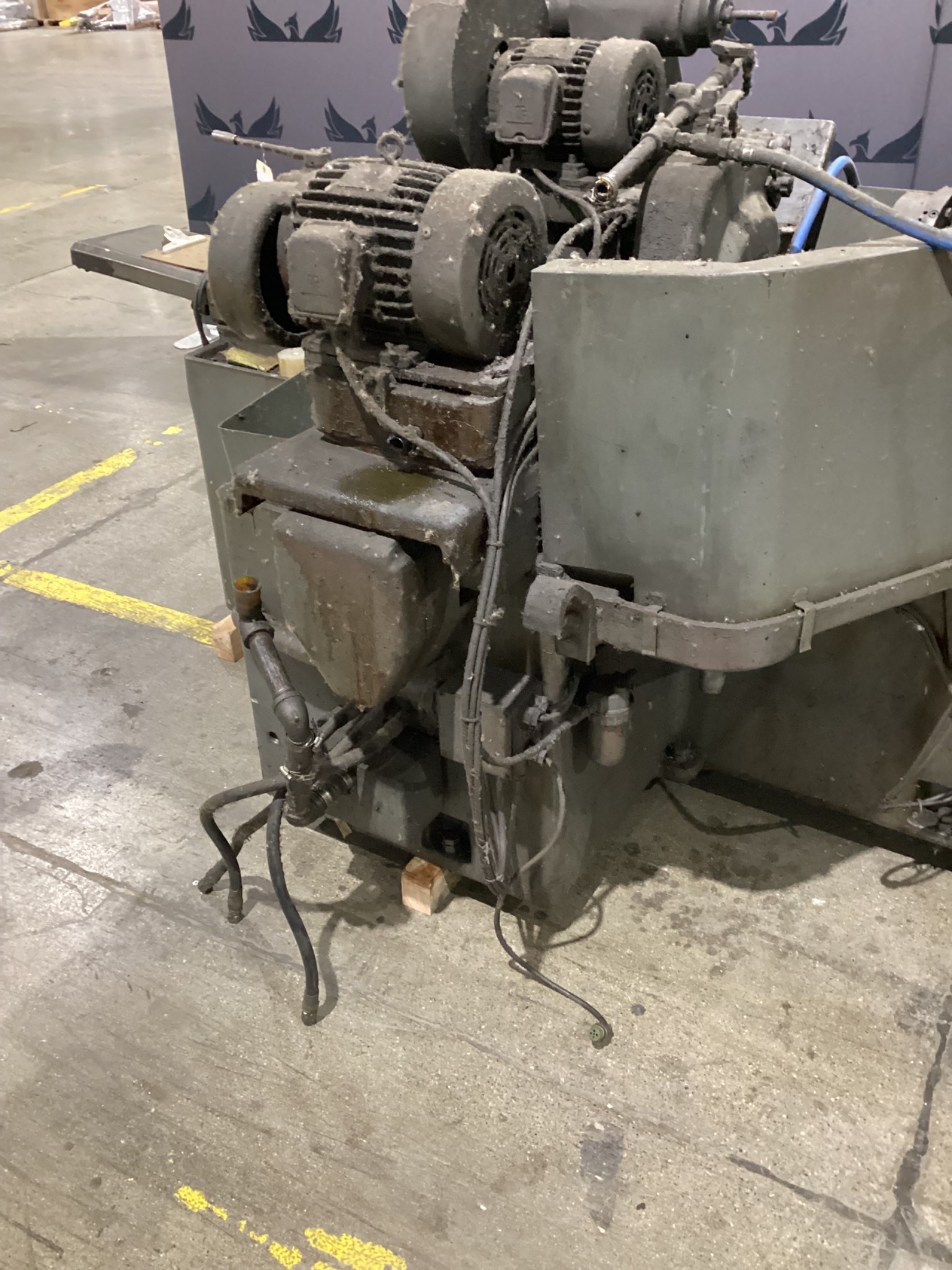 YANG IRON YAM-GU27-100H CYLINDRICAL GRINDER USED 14