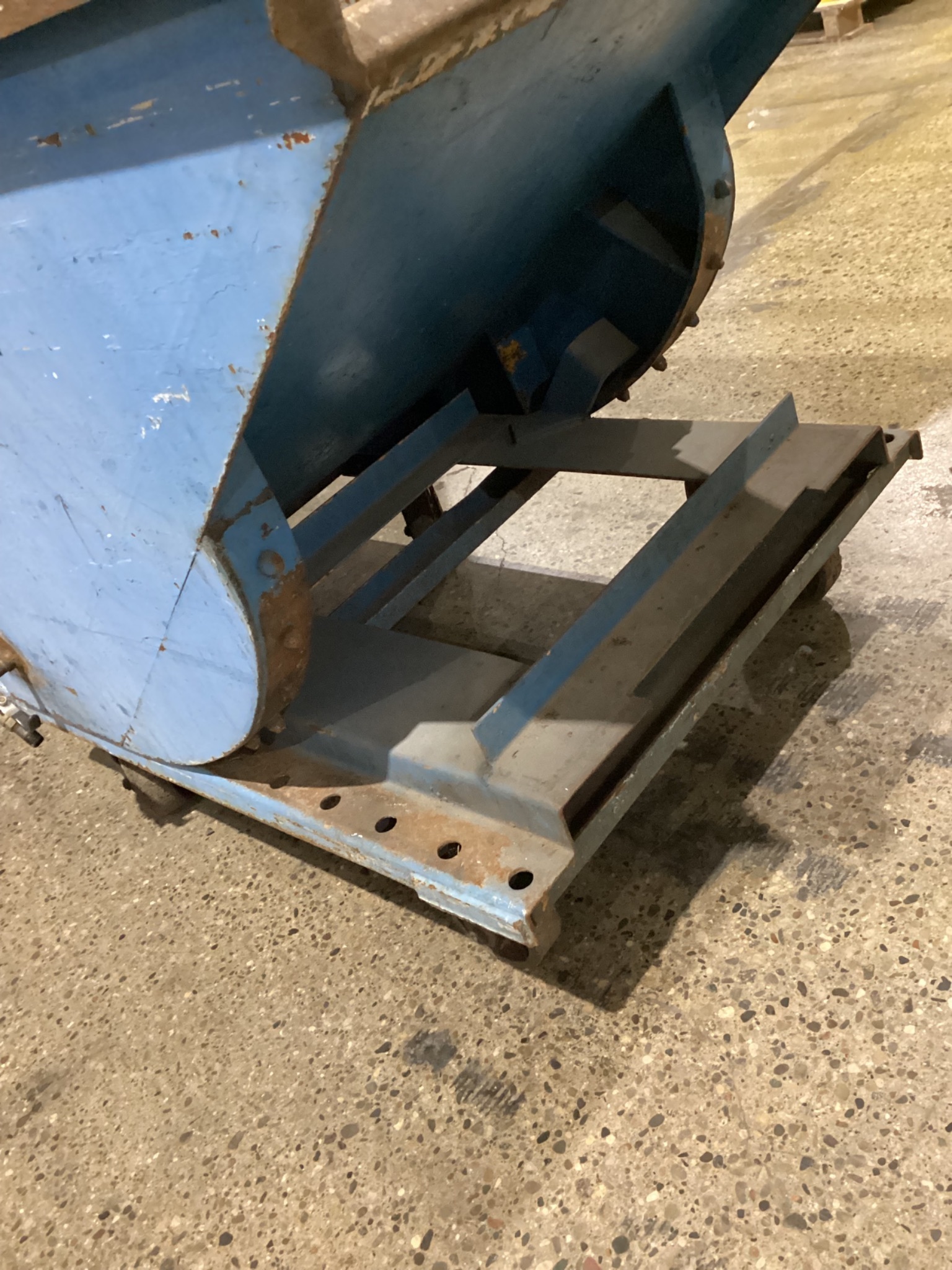 SELF DUMPING HOPPER USED 5