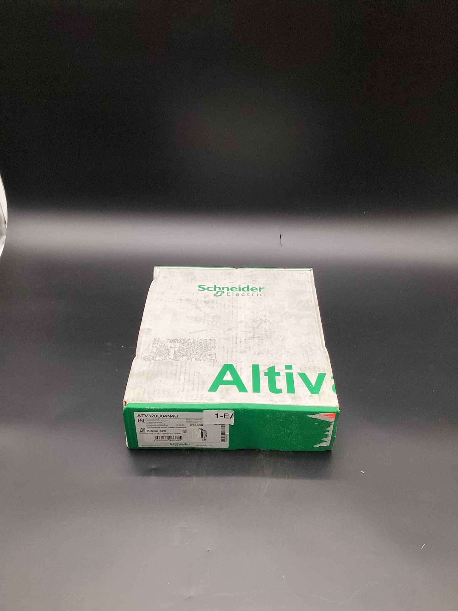 SCHNEIDER ELECTRIC ATV320U04N4B Frequency Converter NEW 1