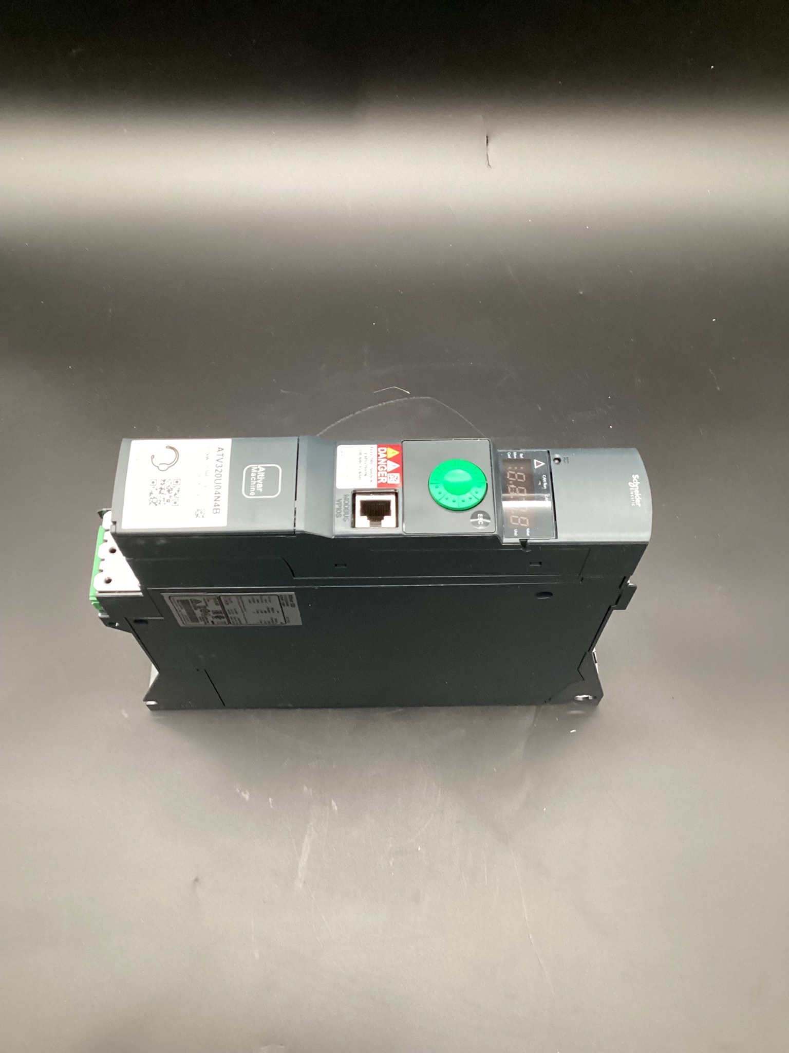 SCHNEIDER ELECTRIC ATV320U04N4B Frequency Converter NEW 8