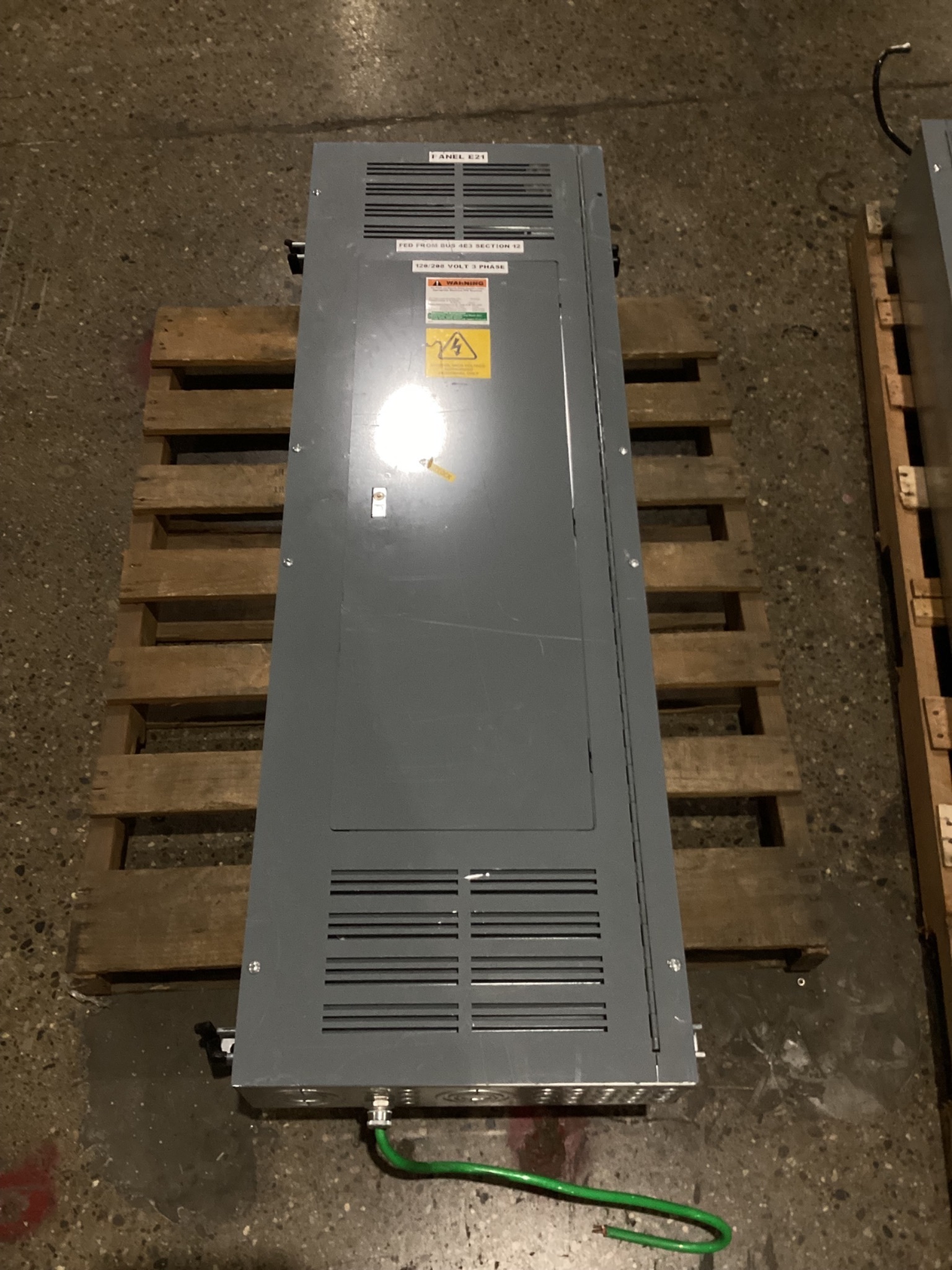Square D NQ442L4 42 Circuit 400A Panelboard 240VAC 48VDC, 3PH, 4W USED 4