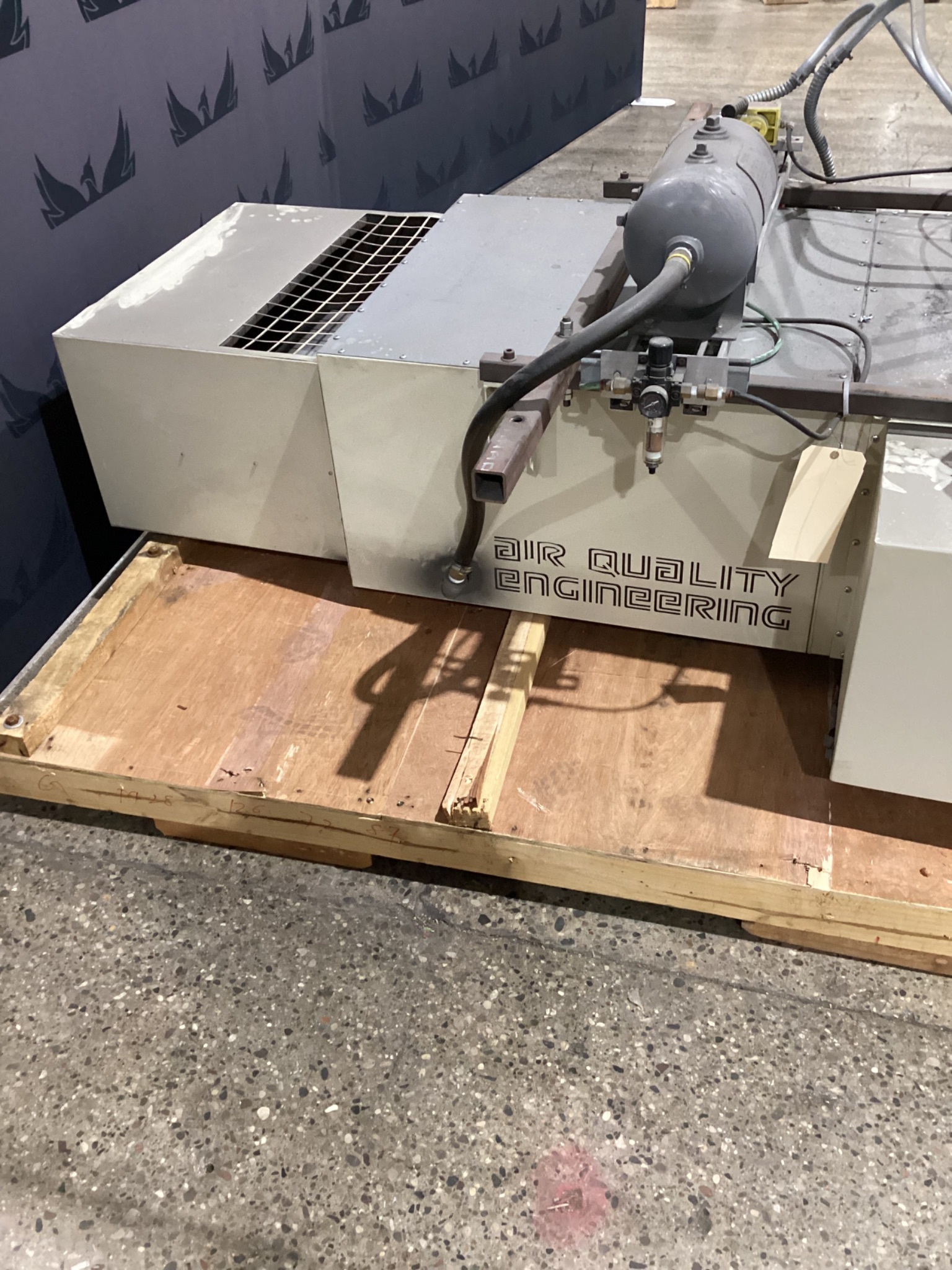 AIR QUALITY ENGINEERING AQE4000 FUME EXTRACTOR USED 4
