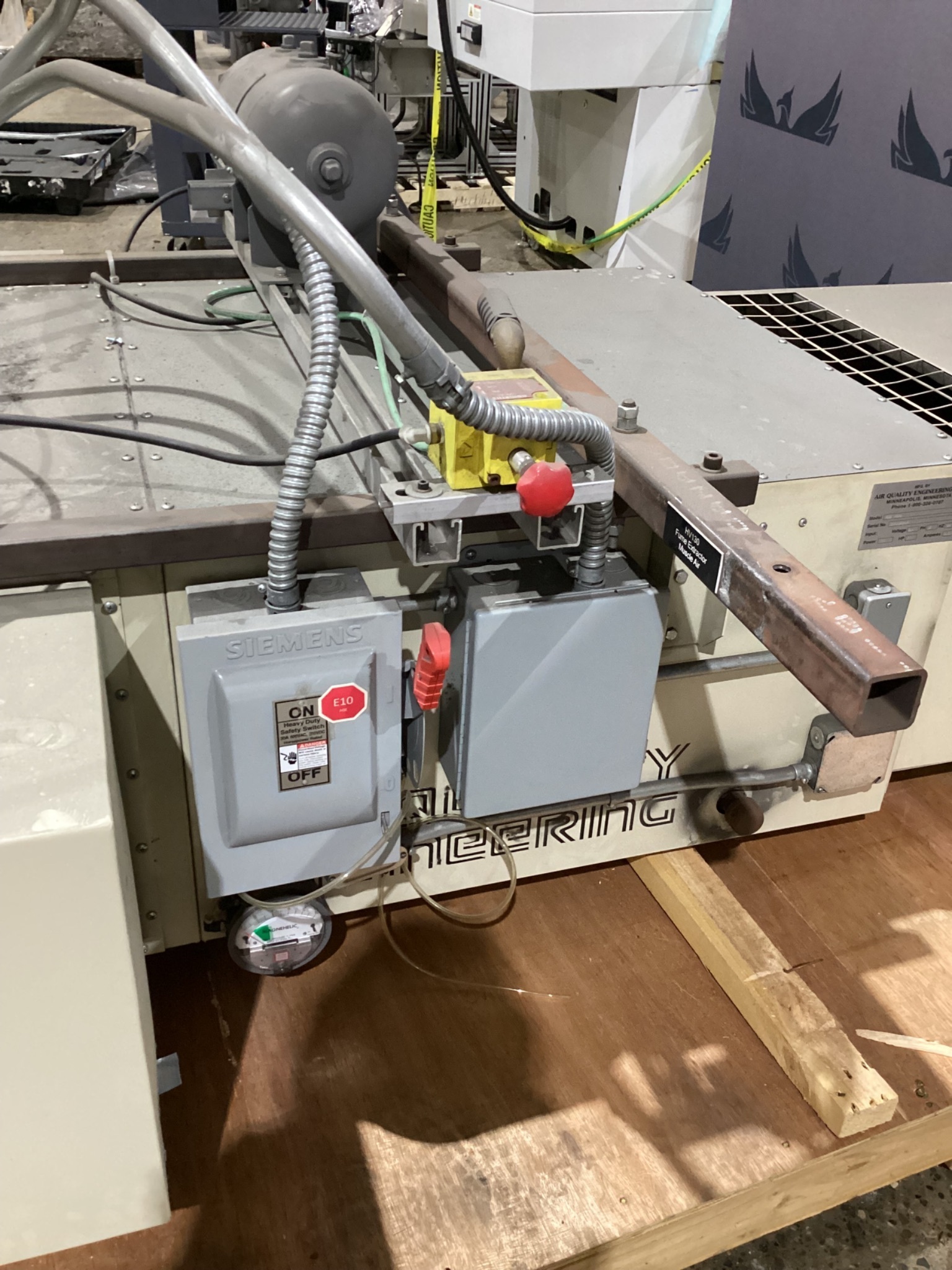 AIR QUALITY ENGINEERING AQE4000 FUME EXTRACTOR USED 13