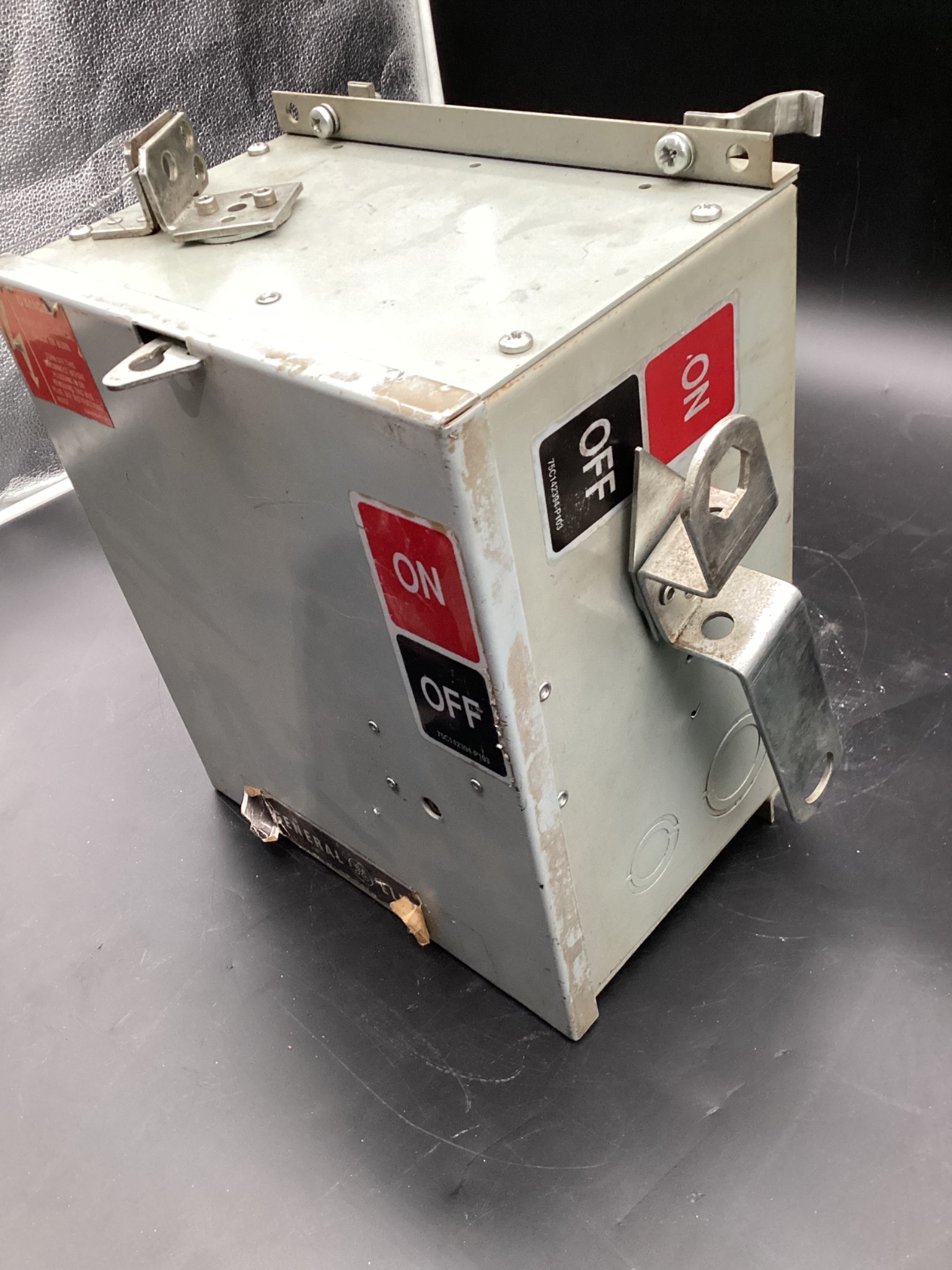 GENERAL ELECTRIC 30A FLEX-A-PLUG DH461R Fusible Bus Plug 600V, 3PH USED 1