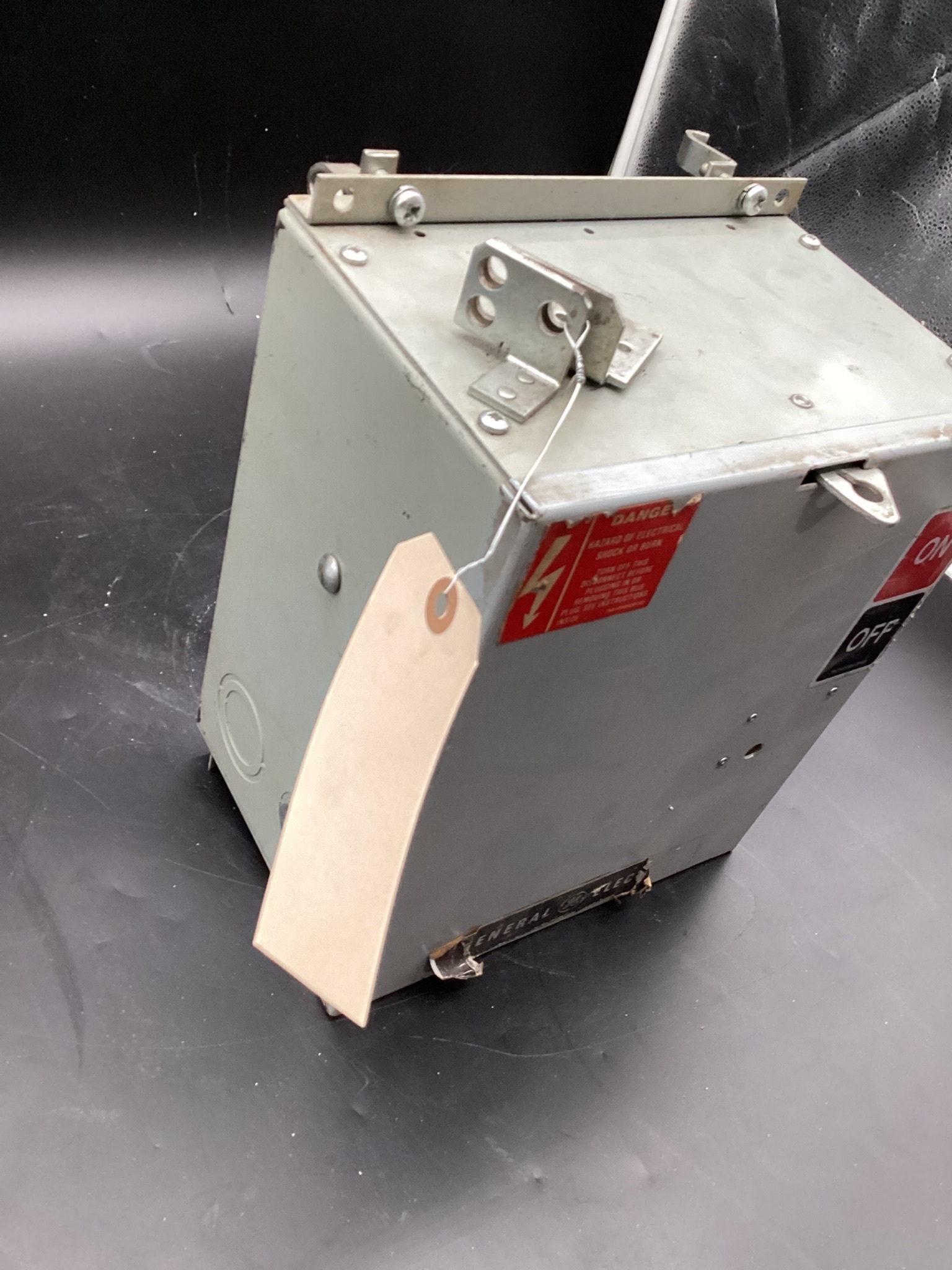 GENERAL ELECTRIC 30A FLEX-A-PLUG DH461R Fusible Bus Plug 600V, 3PH USED 2