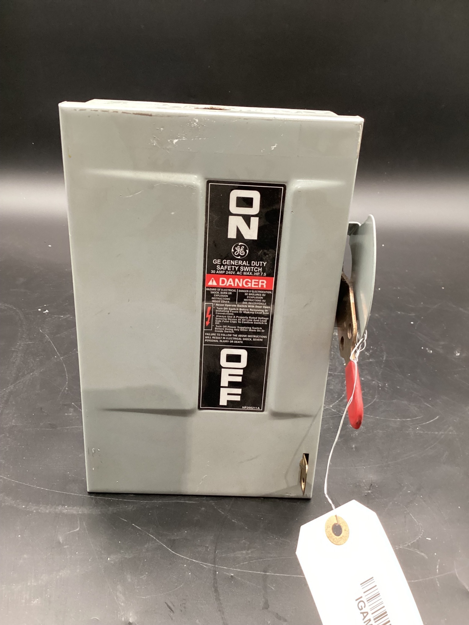 GENERAL ELECTRIC TG3221 General Duty Safety Switch 30A, 240 VAC USED 0