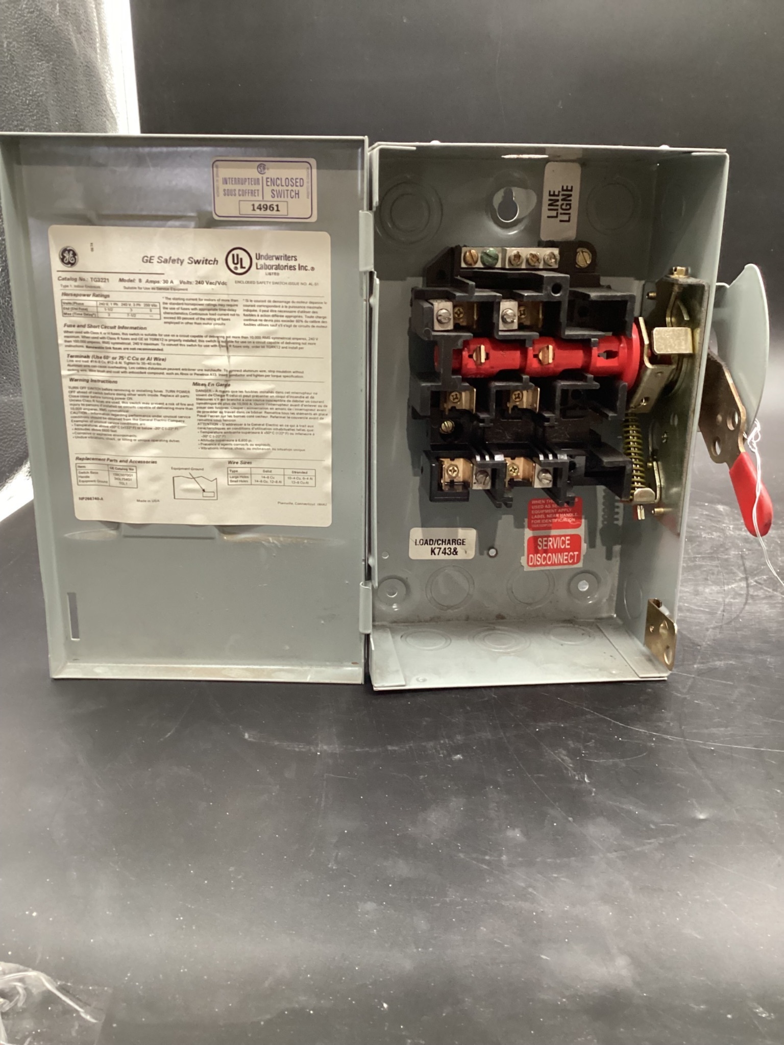 GENERAL ELECTRIC TG3221 General Duty Safety Switch 30A, 240 VAC USED 3