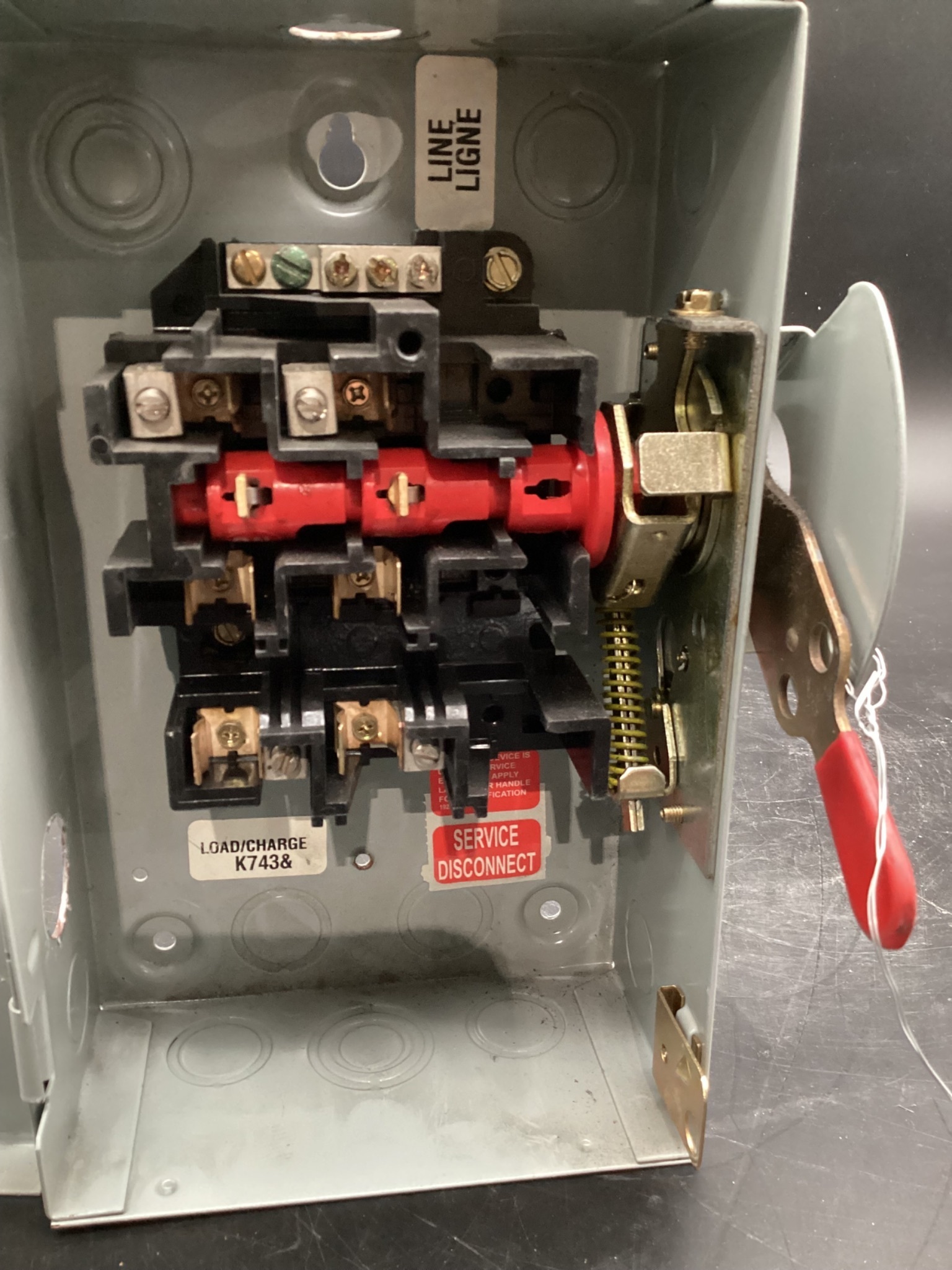 GENERAL ELECTRIC TG3221 General Duty Safety Switch 30A, 240 VAC USED 4