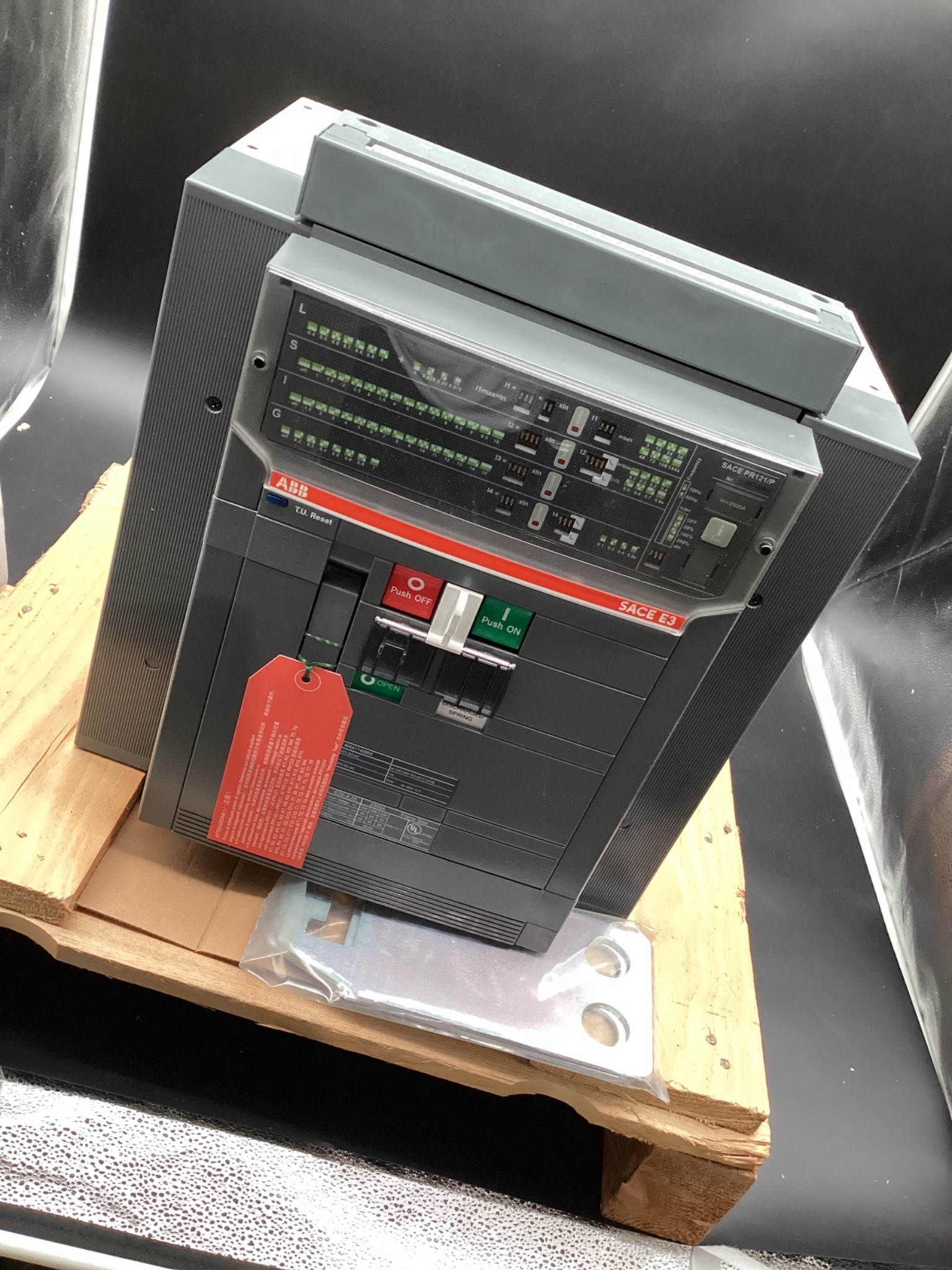 ABB SACE E3S-A25 2500A Frame Non-Auto Air/Circuit Breaker NEW 0