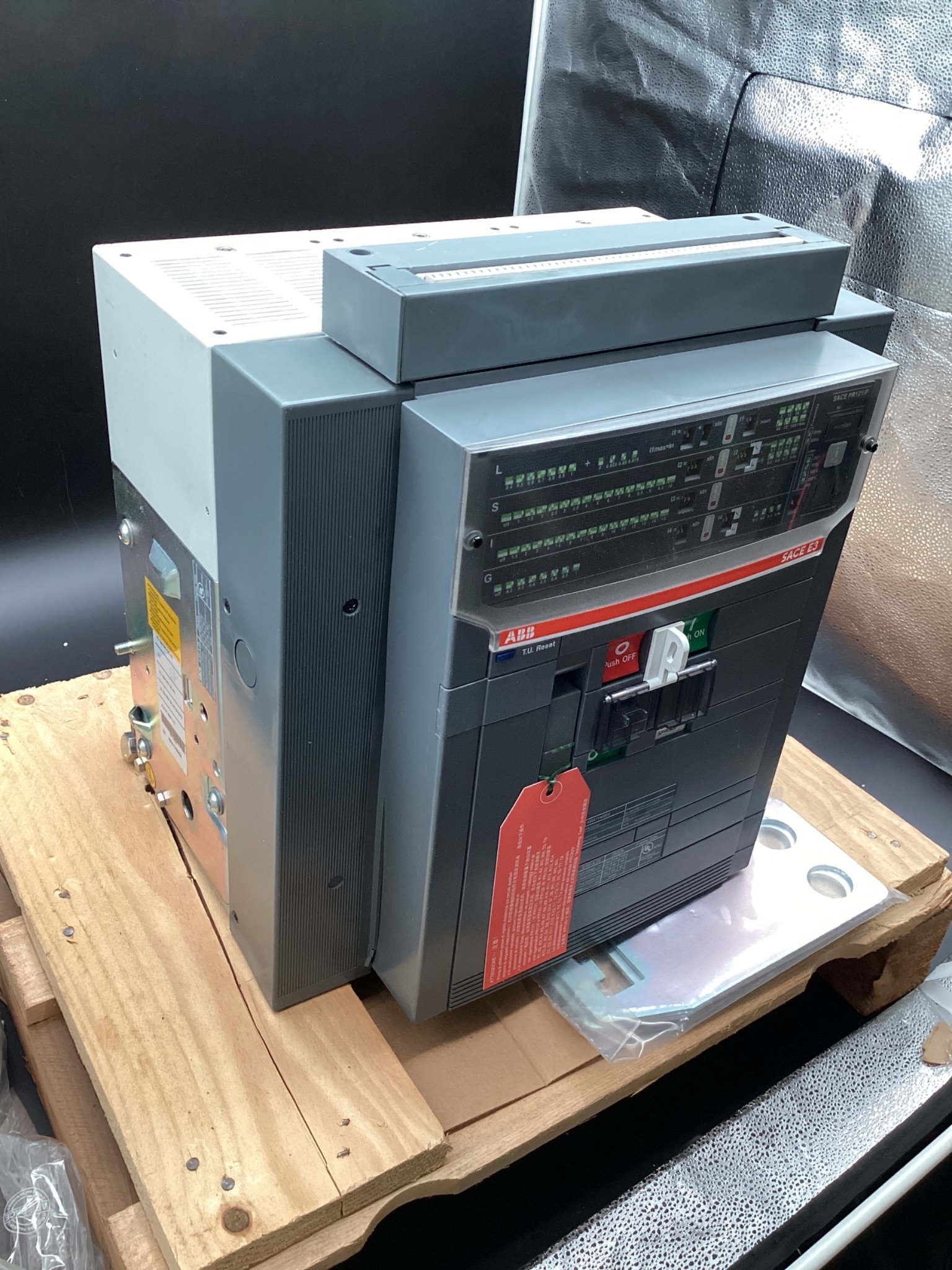 ABB SACE E3S-A25 2500A Frame Non-Auto Air/Circuit Breaker NEW 2