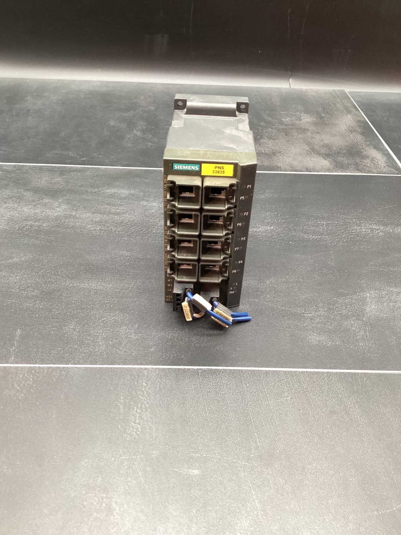 SIEMENS 6GK5208-0BA10-2AA3 SCALANCE XB208 8-Port Ethernet Switch USED 0