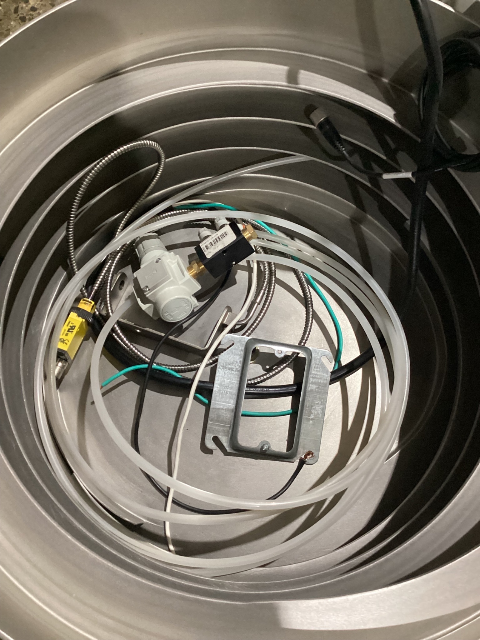 FEEDING CONCEPTS FC-19-15580-2 VIBRATORY BOWL FEEDER SYSTEM USED 4