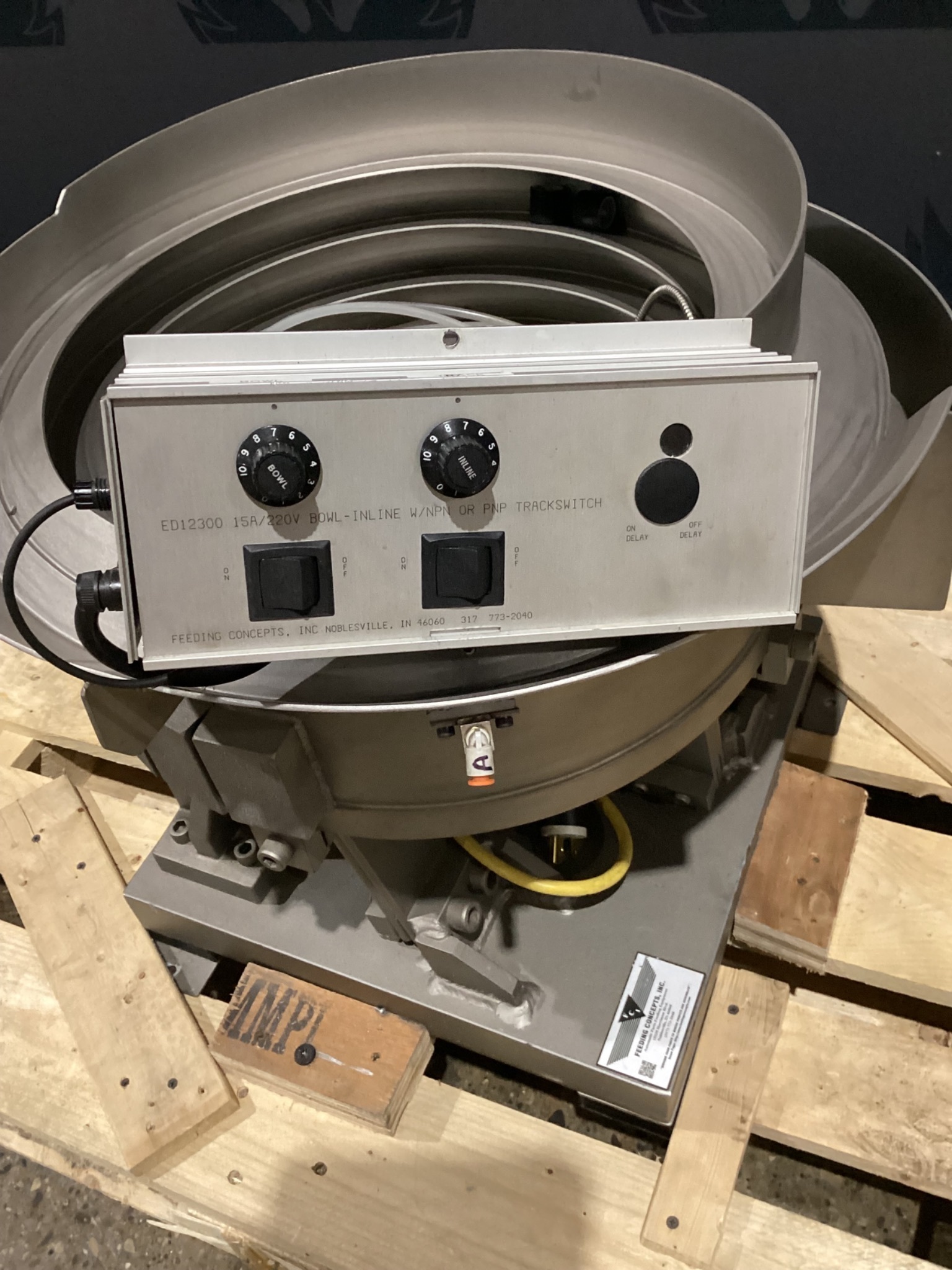 FEEDING CONCEPTS FC-19-15580-2 VIBRATORY BOWL FEEDER SYSTEM USED 5