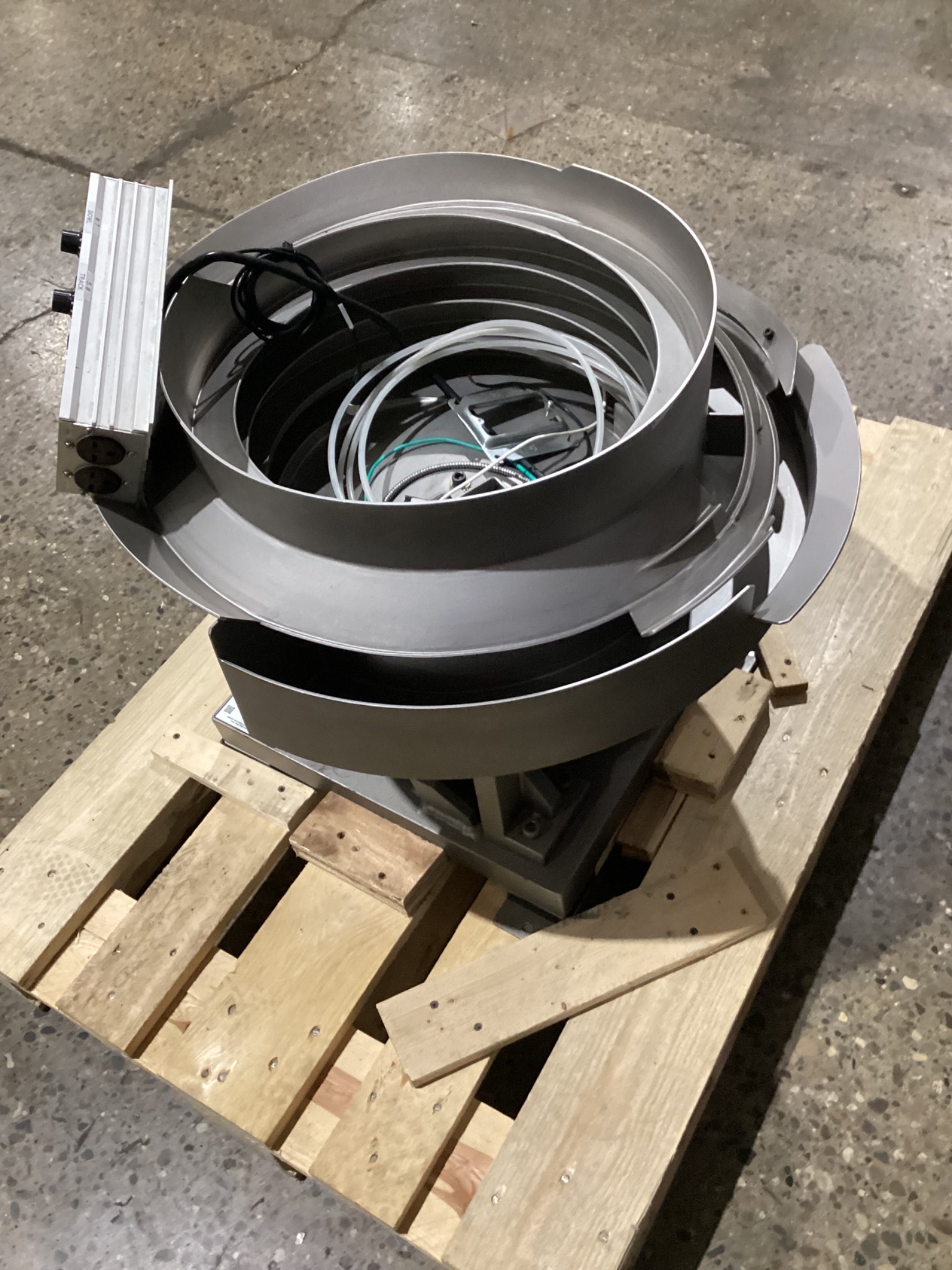 FEEDING CONCEPTS FC-19-15580-2 VIBRATORY BOWL FEEDER SYSTEM USED 6