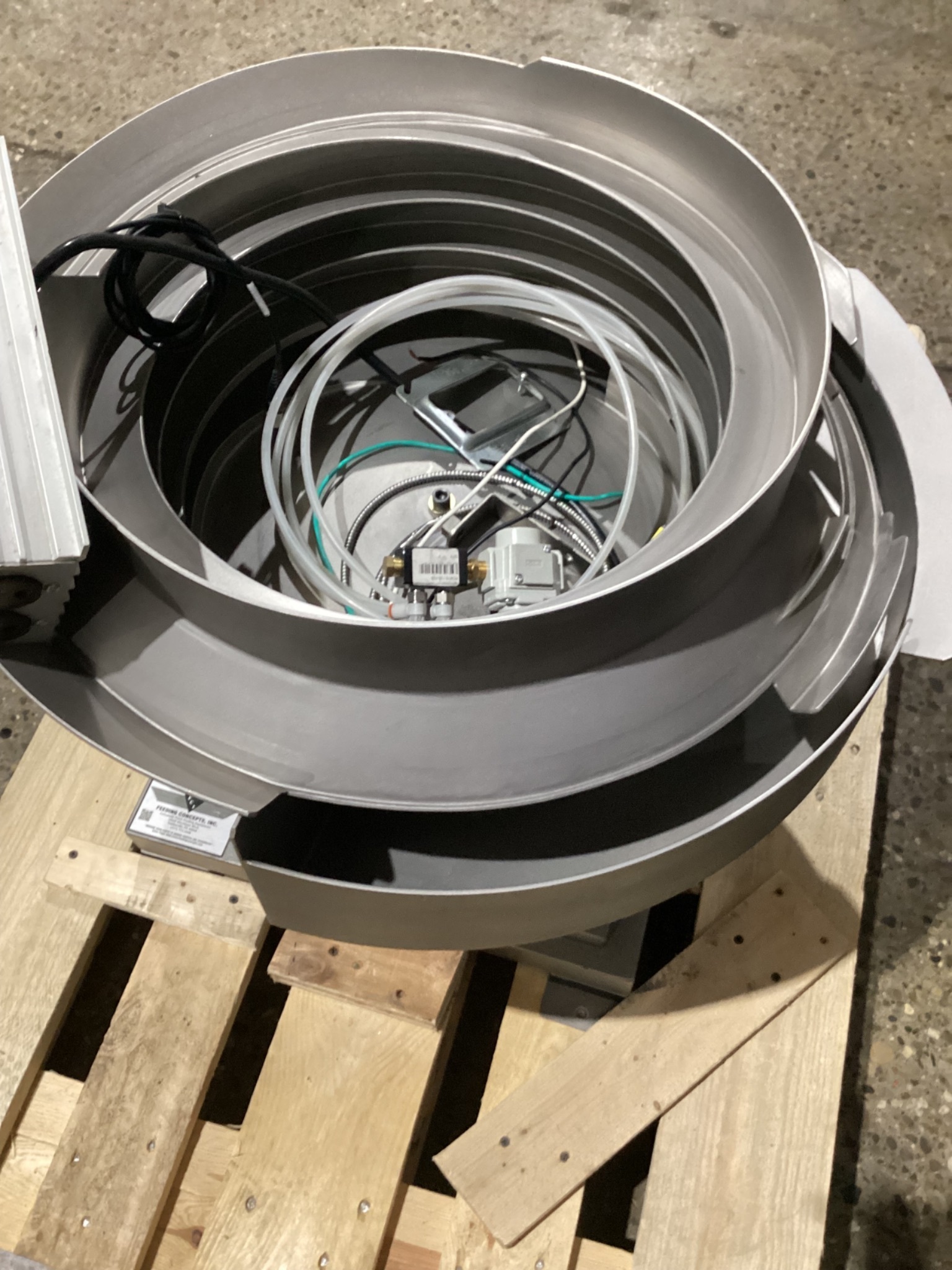 FEEDING CONCEPTS FC-19-15580-2 VIBRATORY BOWL FEEDER SYSTEM USED 8
