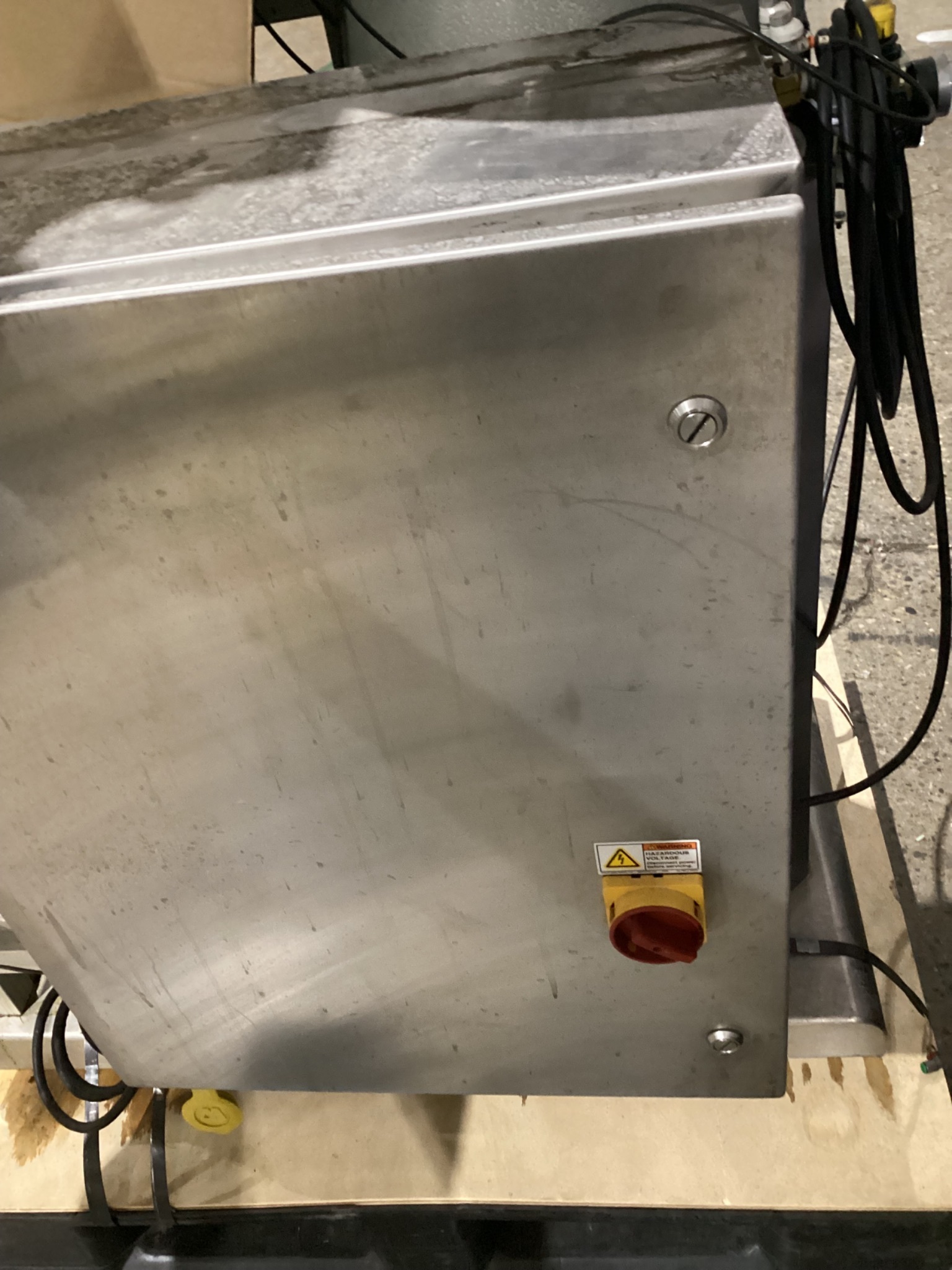 BELLATRX SCS SECURE CHUCK CAPPER APPLICATOR MACHINE USED 4