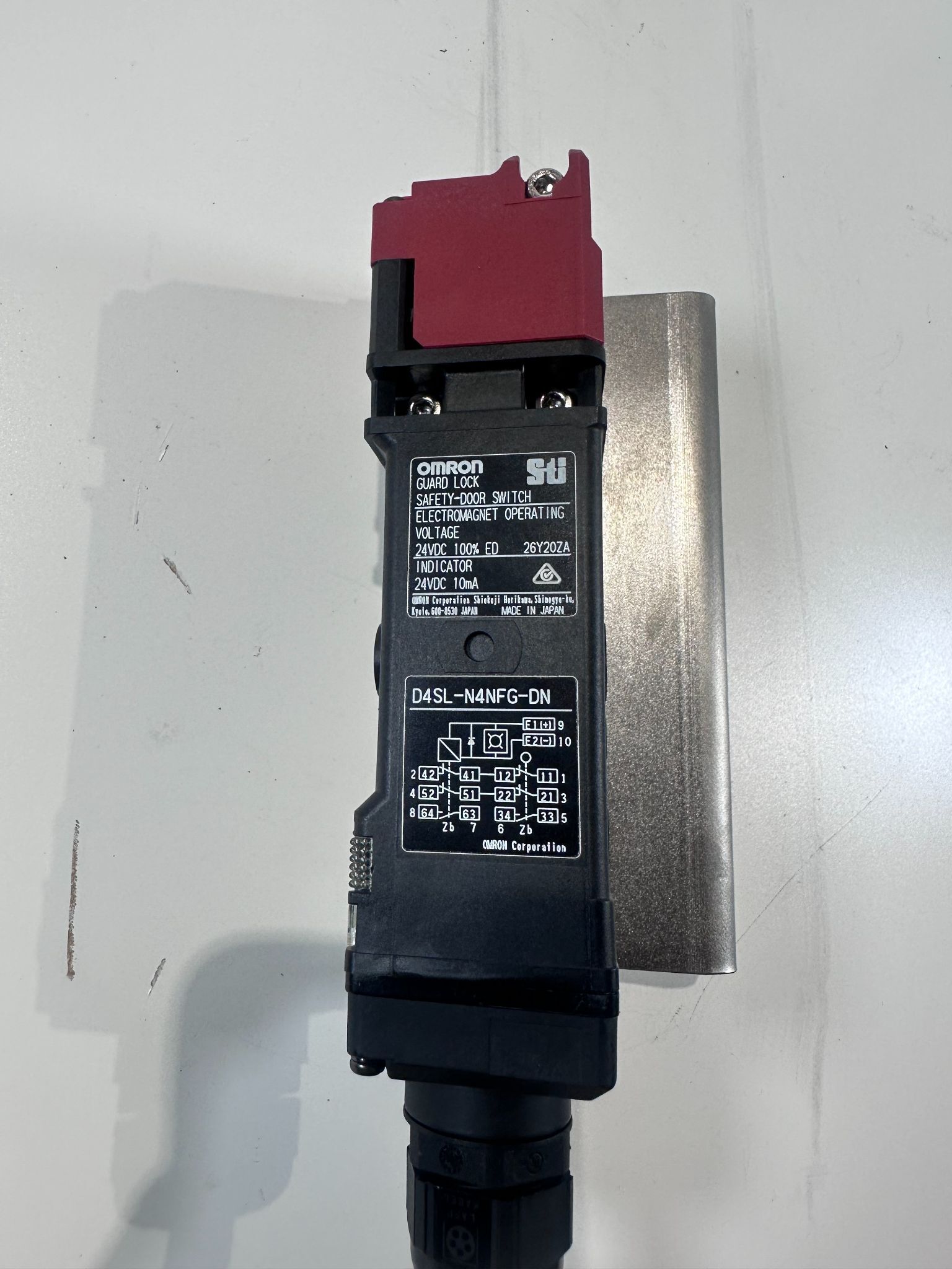 OMRON D4SL-N4NFG-DN Safety Interlock Switch USED 2