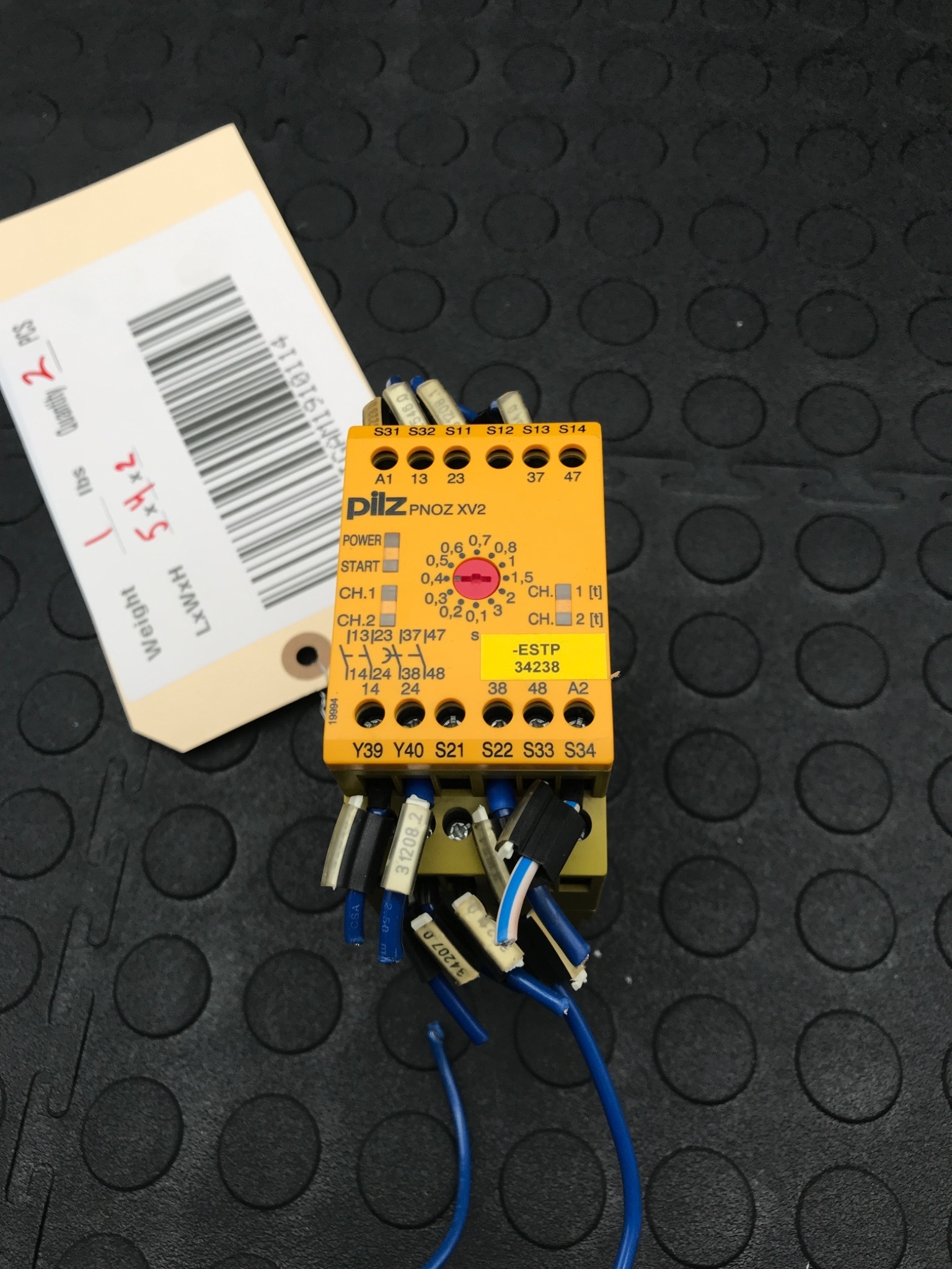 PILZ PNOZ XV2 SAFETY RELAY 24V USED 1