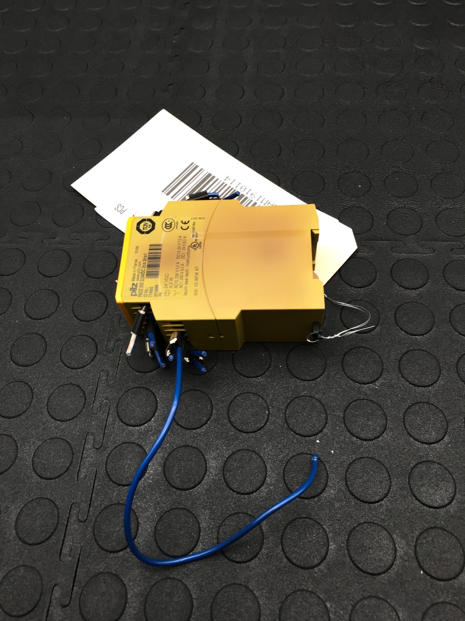 PILZ PNOZ XV2 SAFETY RELAY 24V USED 2