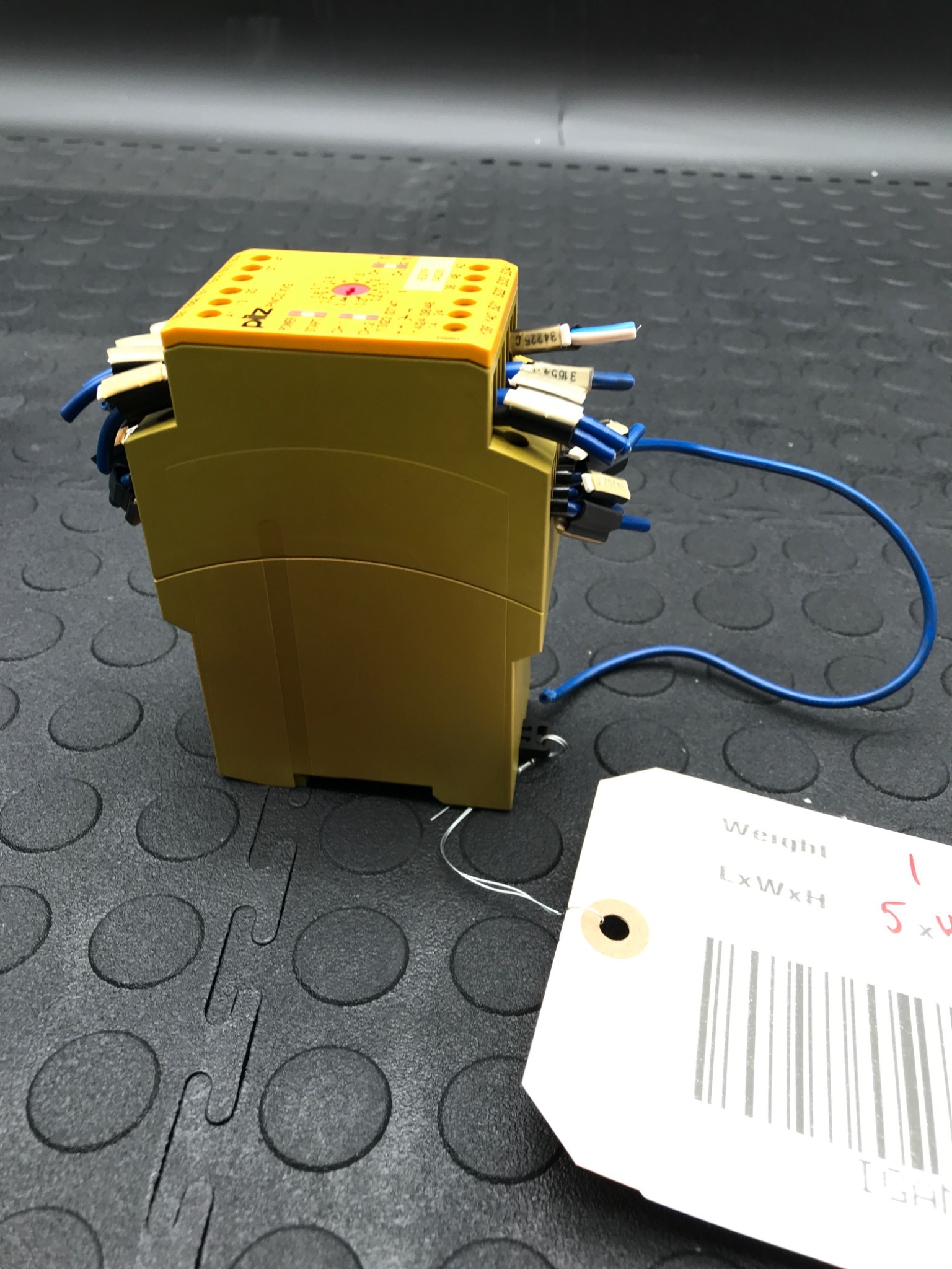 PILZ PNOZ XV2 SAFETY RELAY 24V USED 3