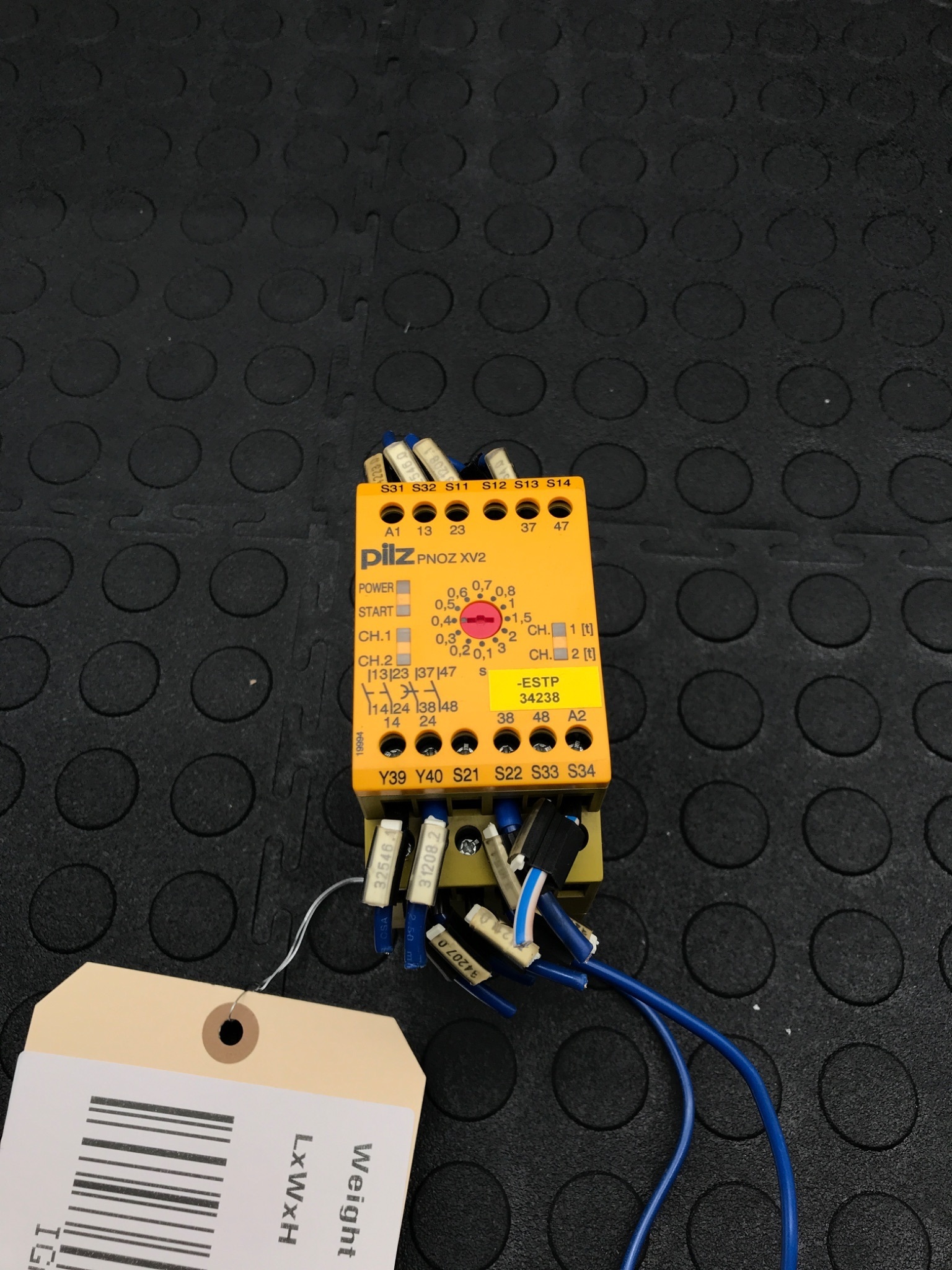 PILZ PNOZ XV2 SAFETY RELAY 24V USED 4