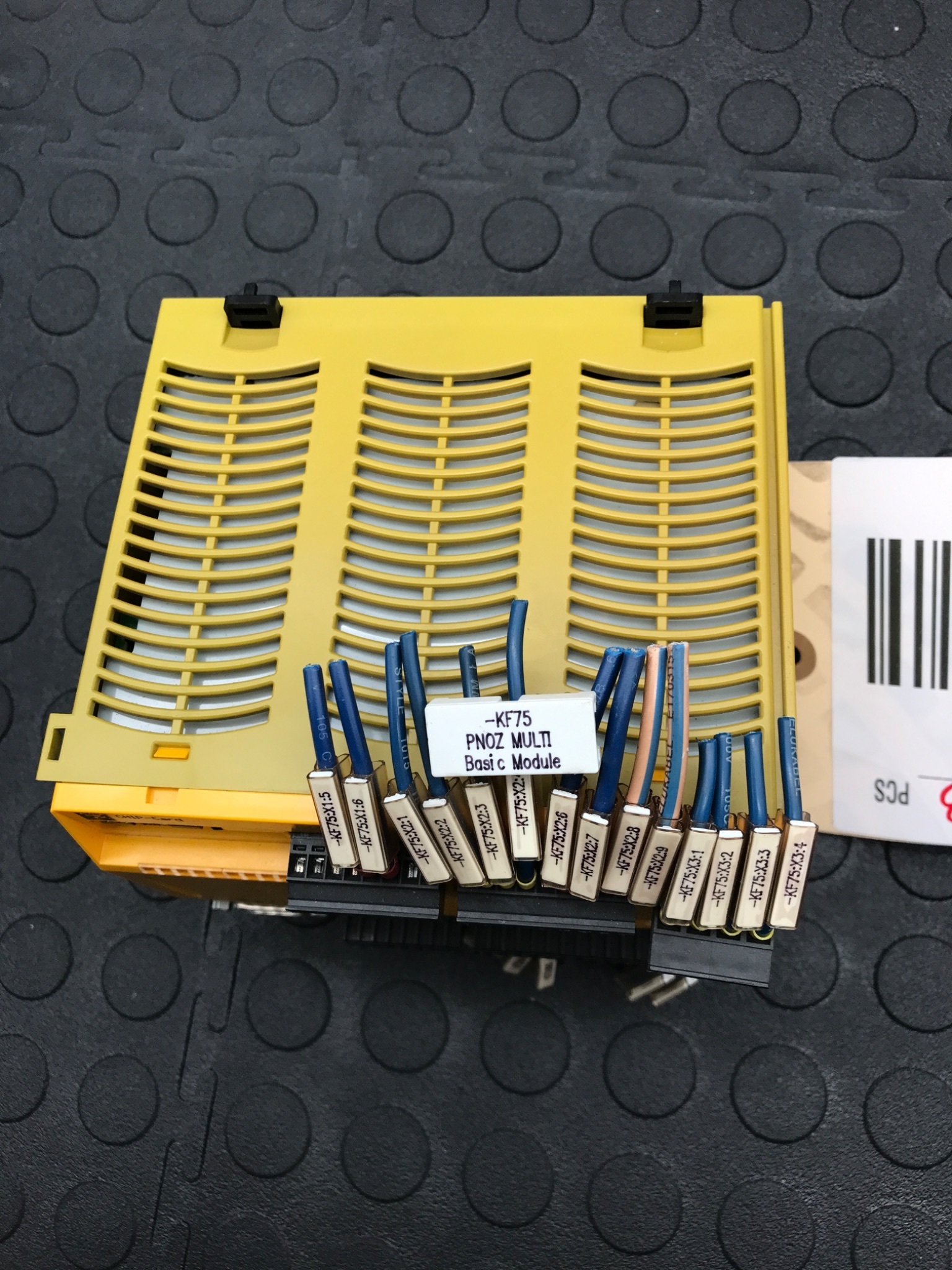 PILZ PNOZm1p Safety Relay Module 24VDC 2-NO 1-NC USED 2