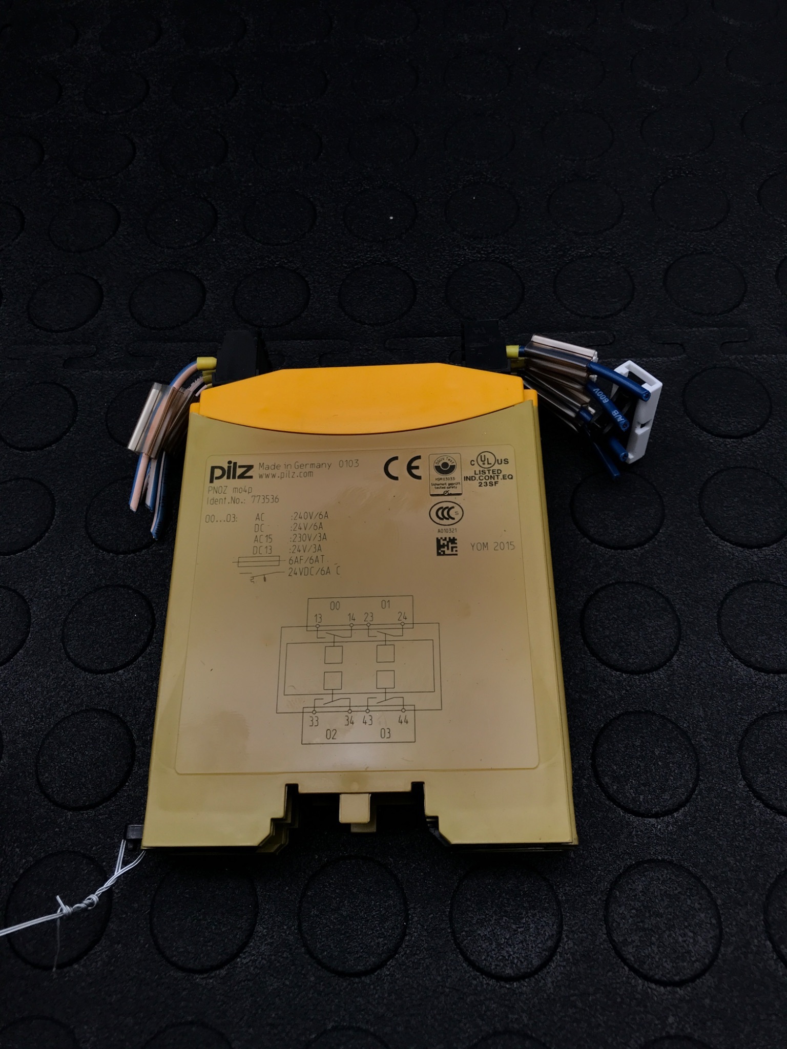 PILZ PNOZ mo4p Safety Relay Expansion Module USED 0