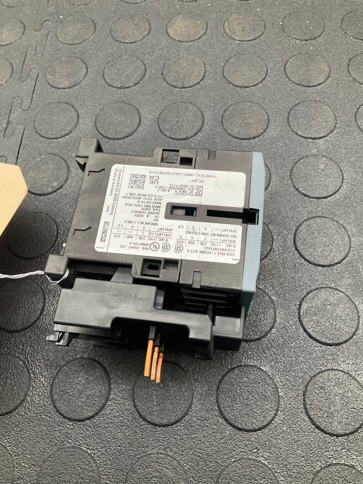 SIEMENS 3RT2016-1BB41 Sirius AC Contactor 24V-DC, 20A, 5hp USED 1
