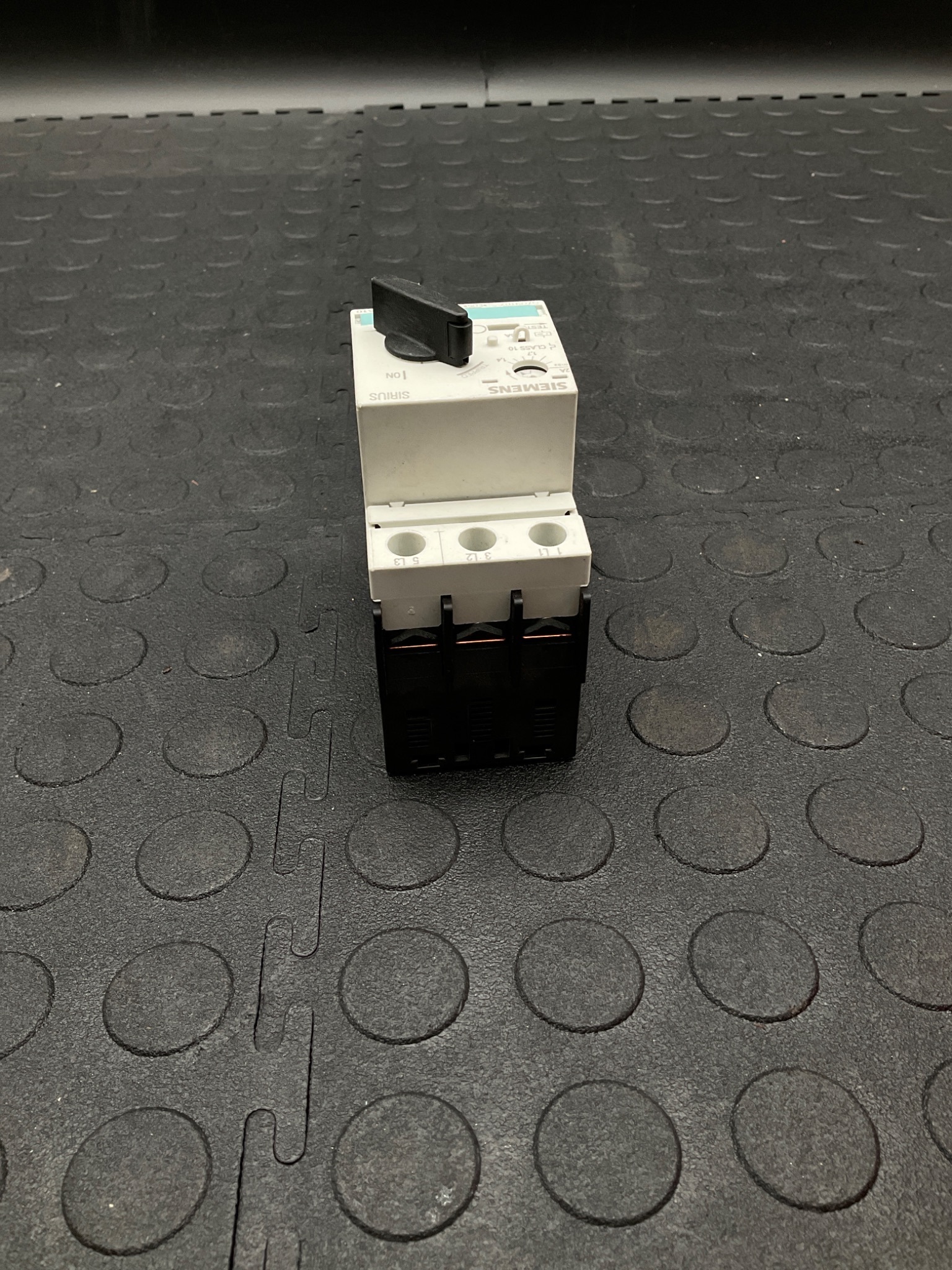 SIEMENS 3RV1021-1BA10 Motor Starter Circuit Breaker USED 3